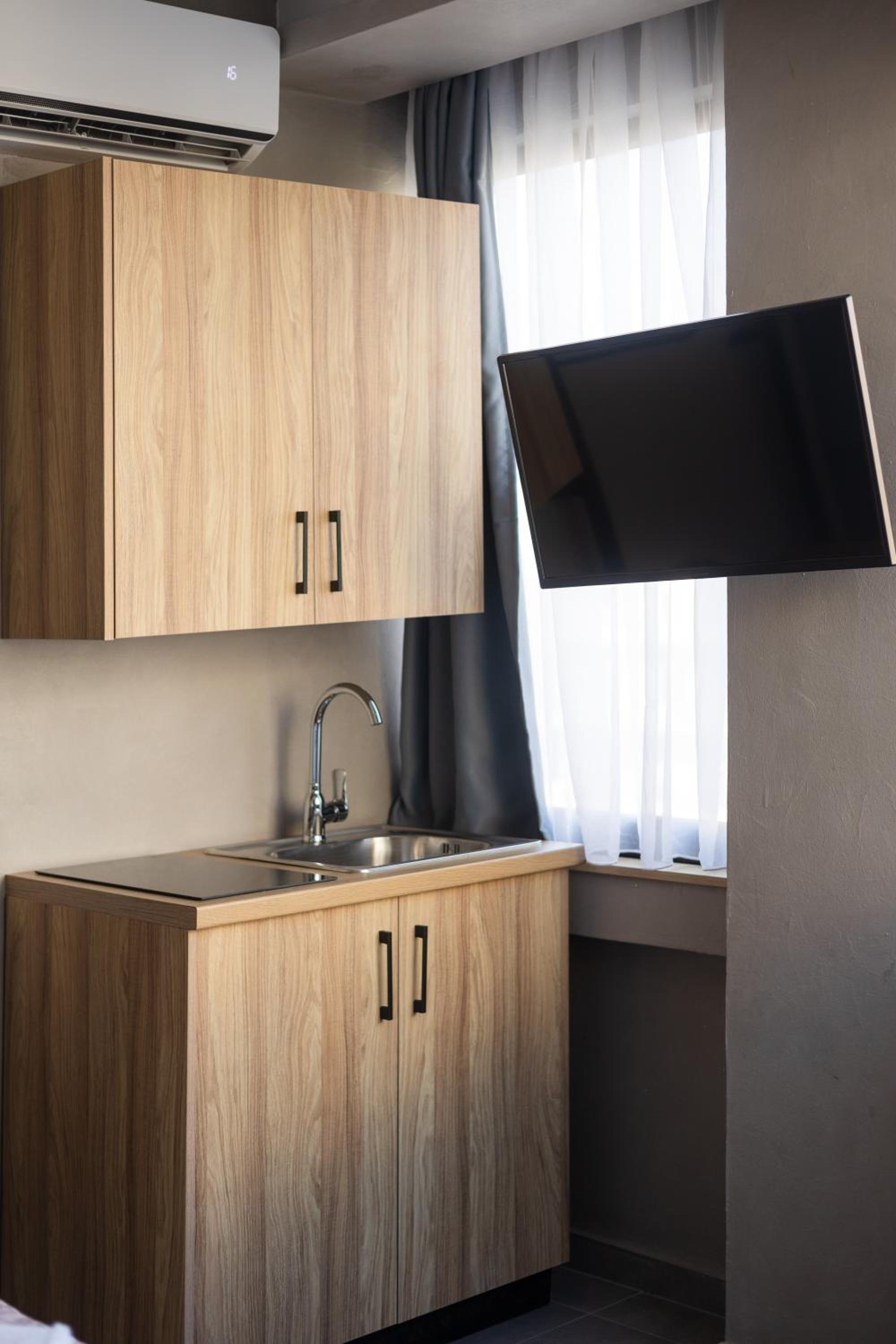 Alkazar Suites