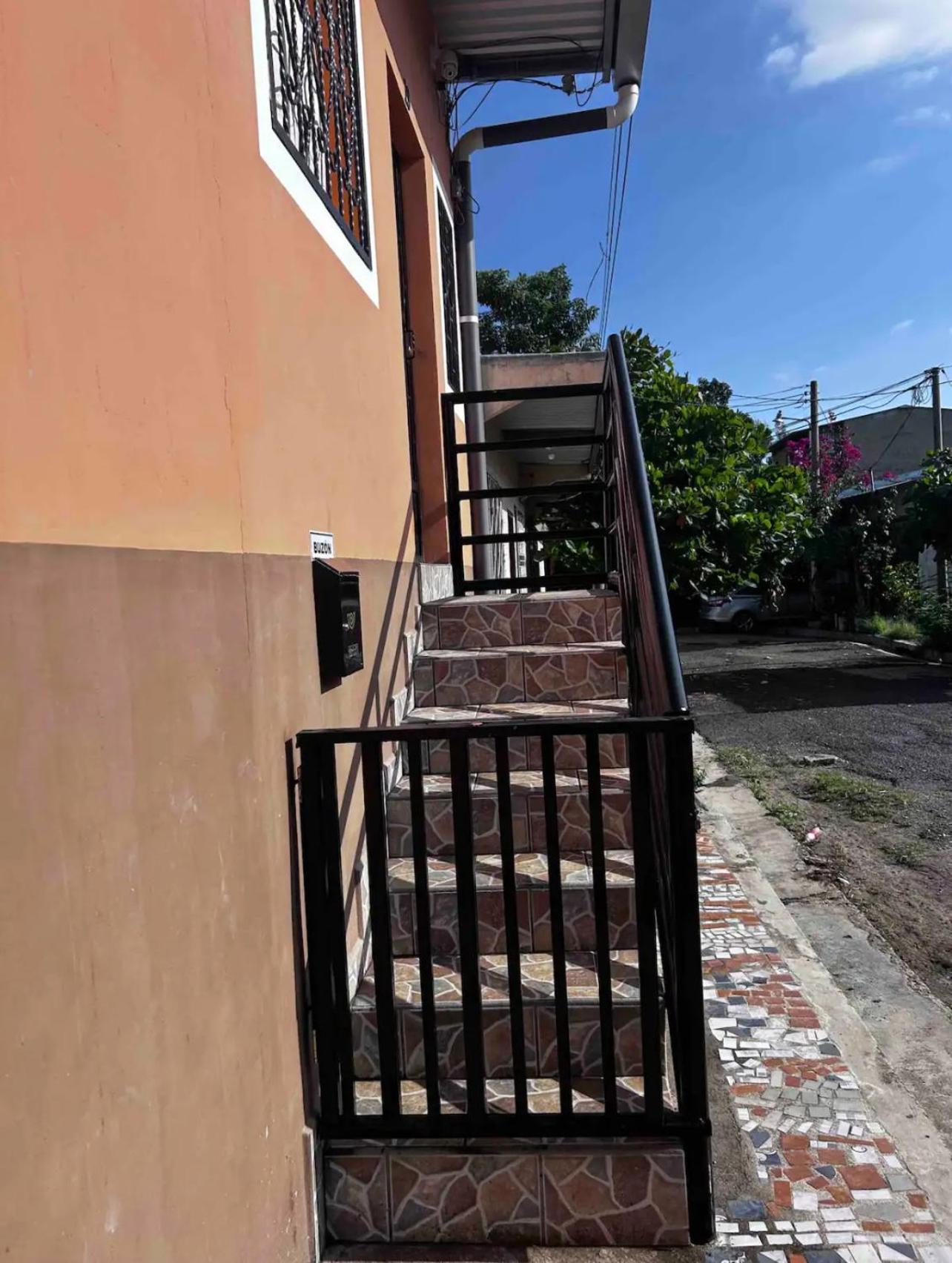 Lindo apartamento amueblado con aire acondicionado