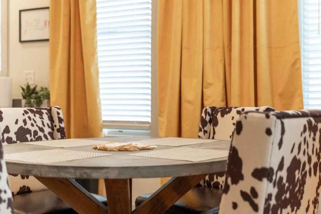 Photograph supplied for Spacious 2BR Nashville Retreat, Near The Gulch
