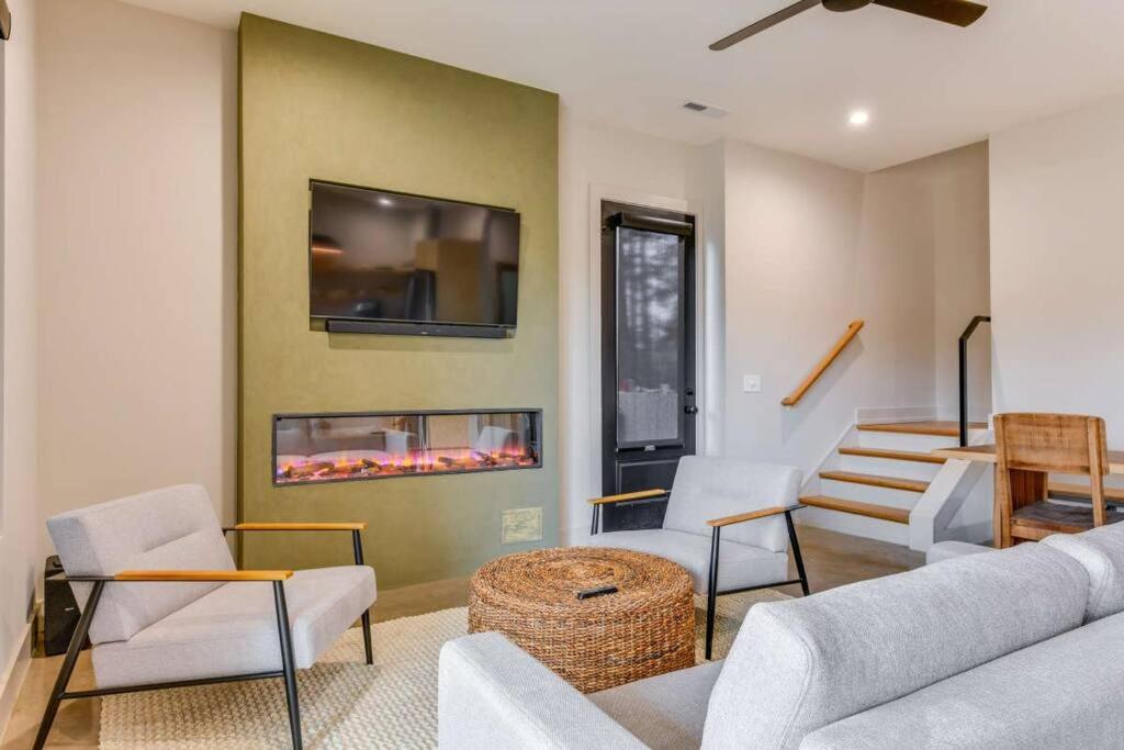 The Flat - A Lake View Retreat with Dock Access