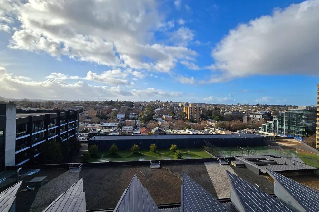 Gorgeous 1 bed Exec South Yarra with workspace
