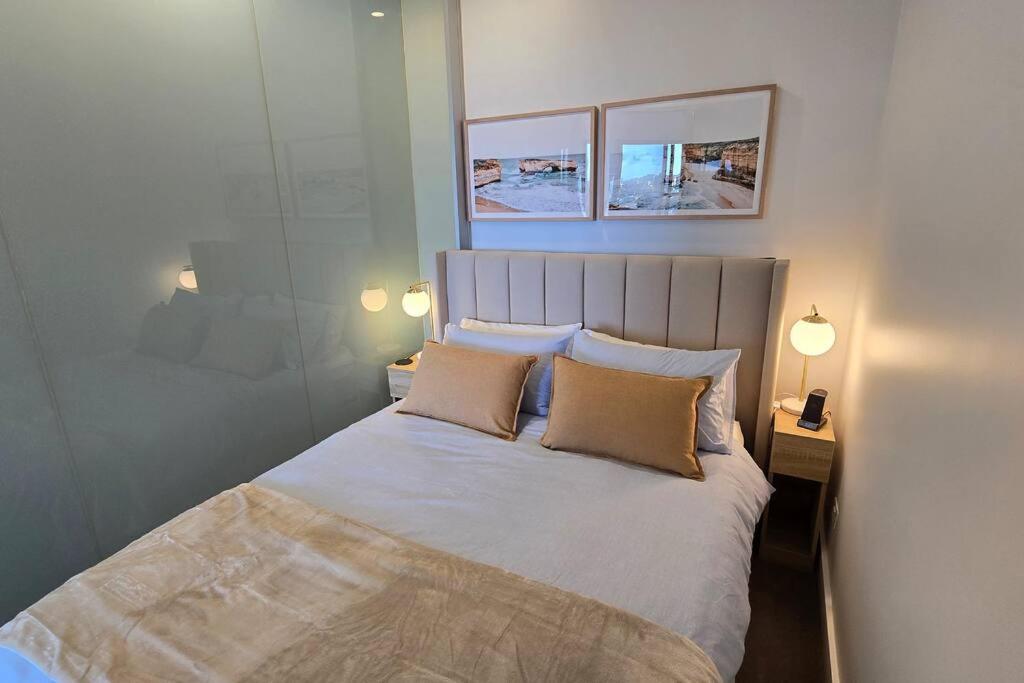 Gorgeous 1 bed Exec South Yarra with workspace