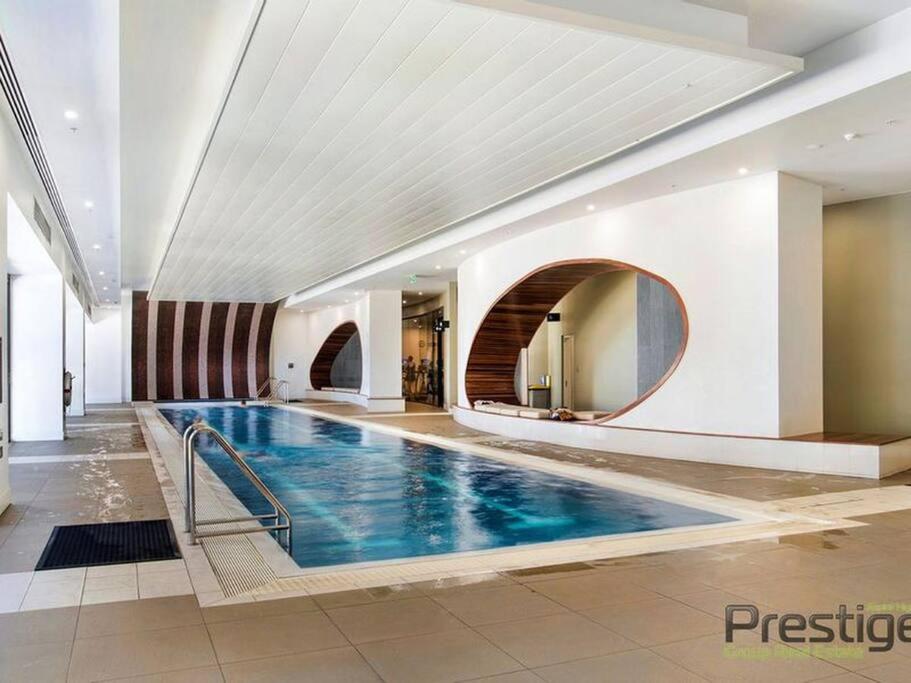 Gorgeous 1 bed Exec South Yarra with workspace