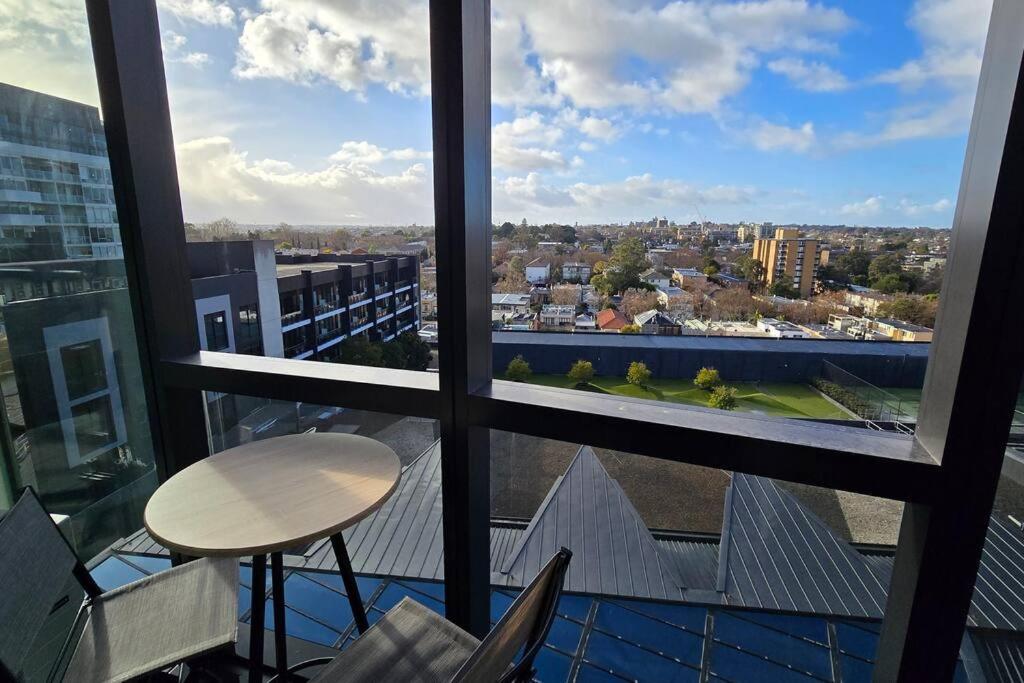 Gorgeous 1 bed Exec South Yarra with workspace
