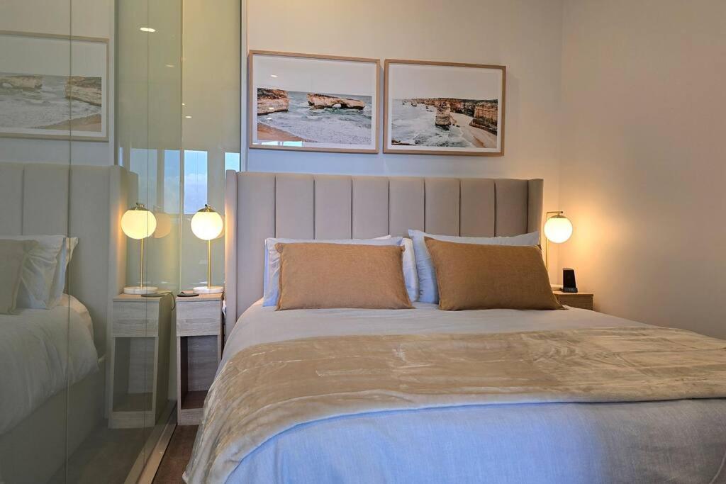 Gorgeous 1 bed Exec South Yarra with workspace