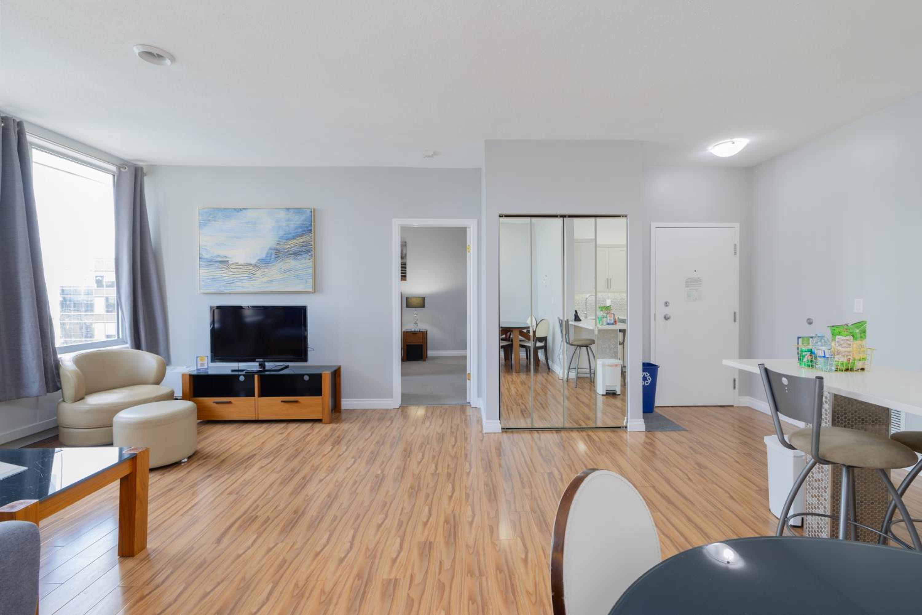 Obasa Suites @ The Hamilton