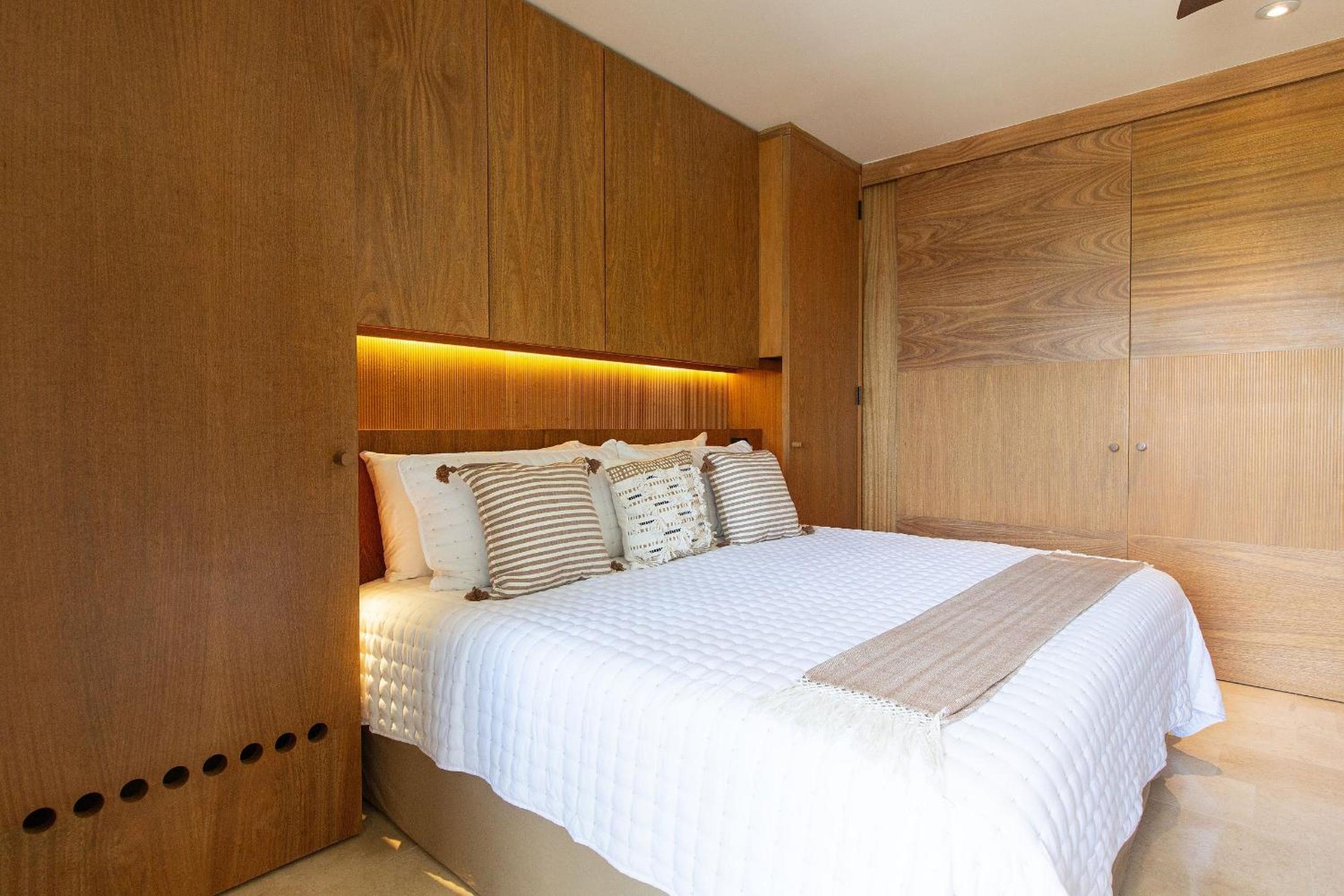 Beautiful beachfront Studio, Zantamar 306 view 5