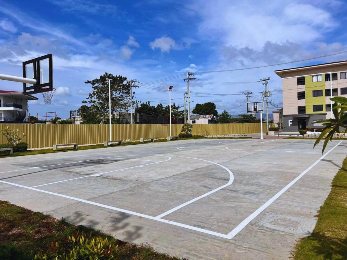 King Bed, Big Kitchen, Fast WiFi, Near Airport view 5