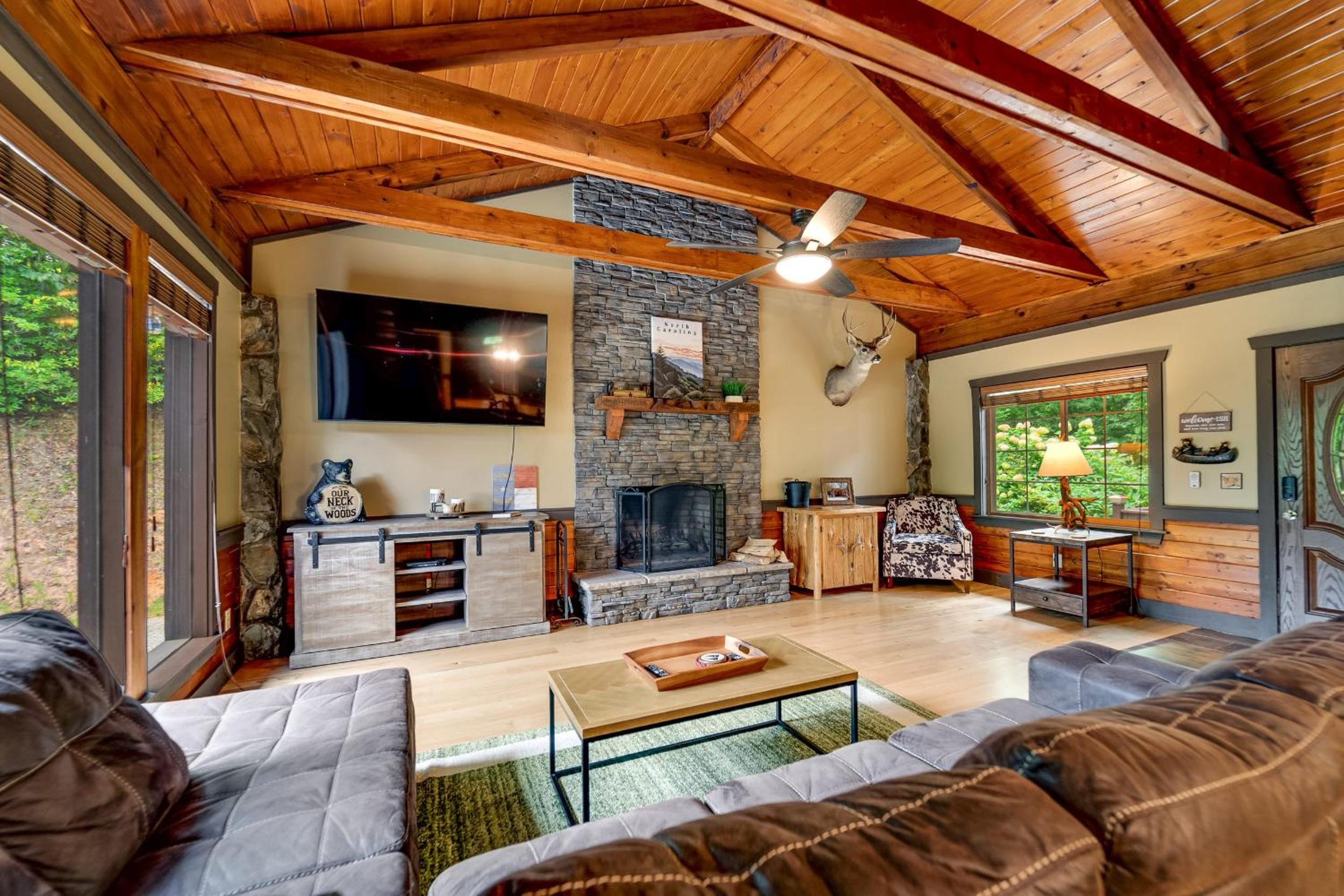 Awesome family mountain home with stunning views view 2