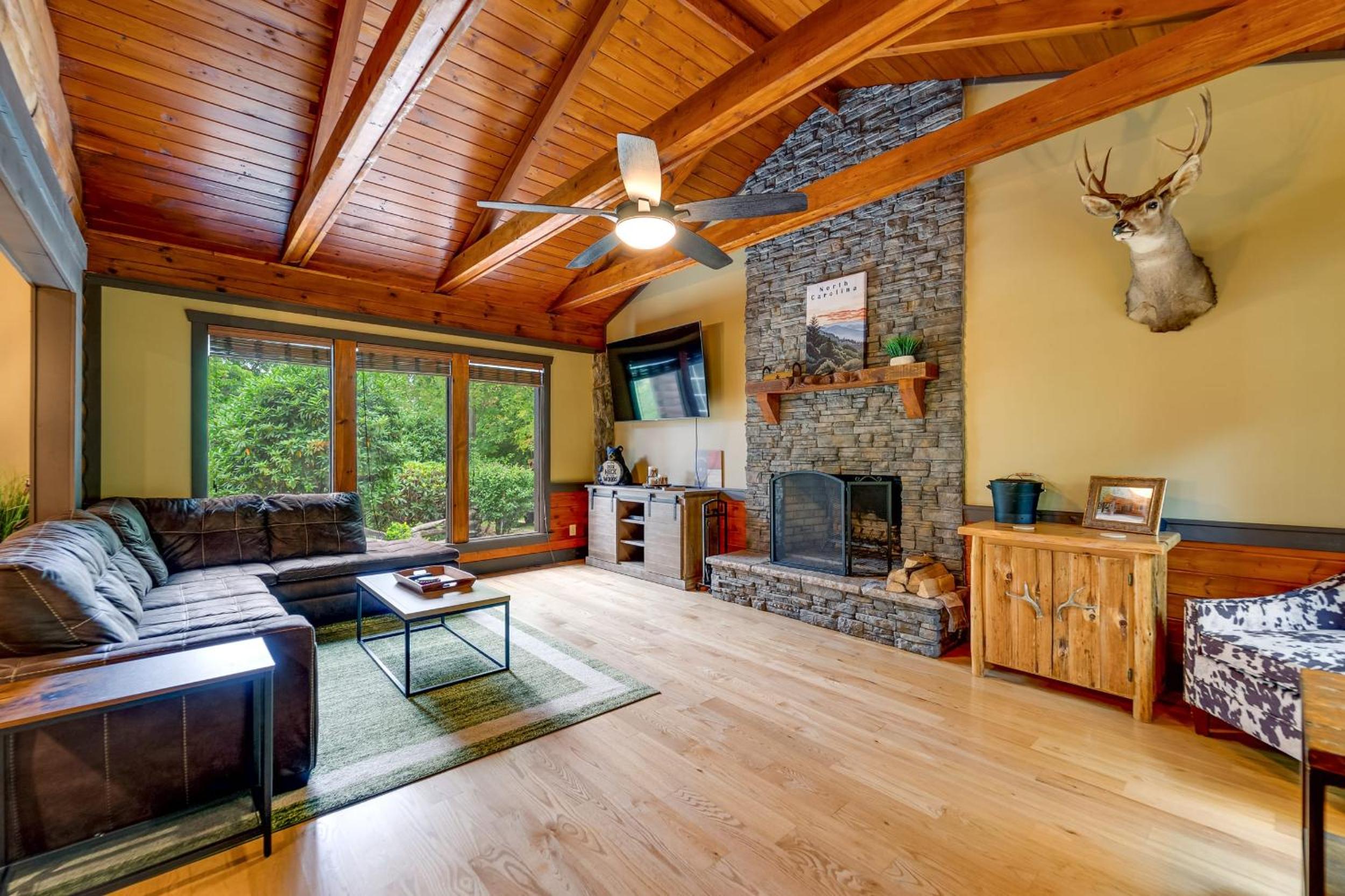 Awesome family mountain home with stunning views view 3