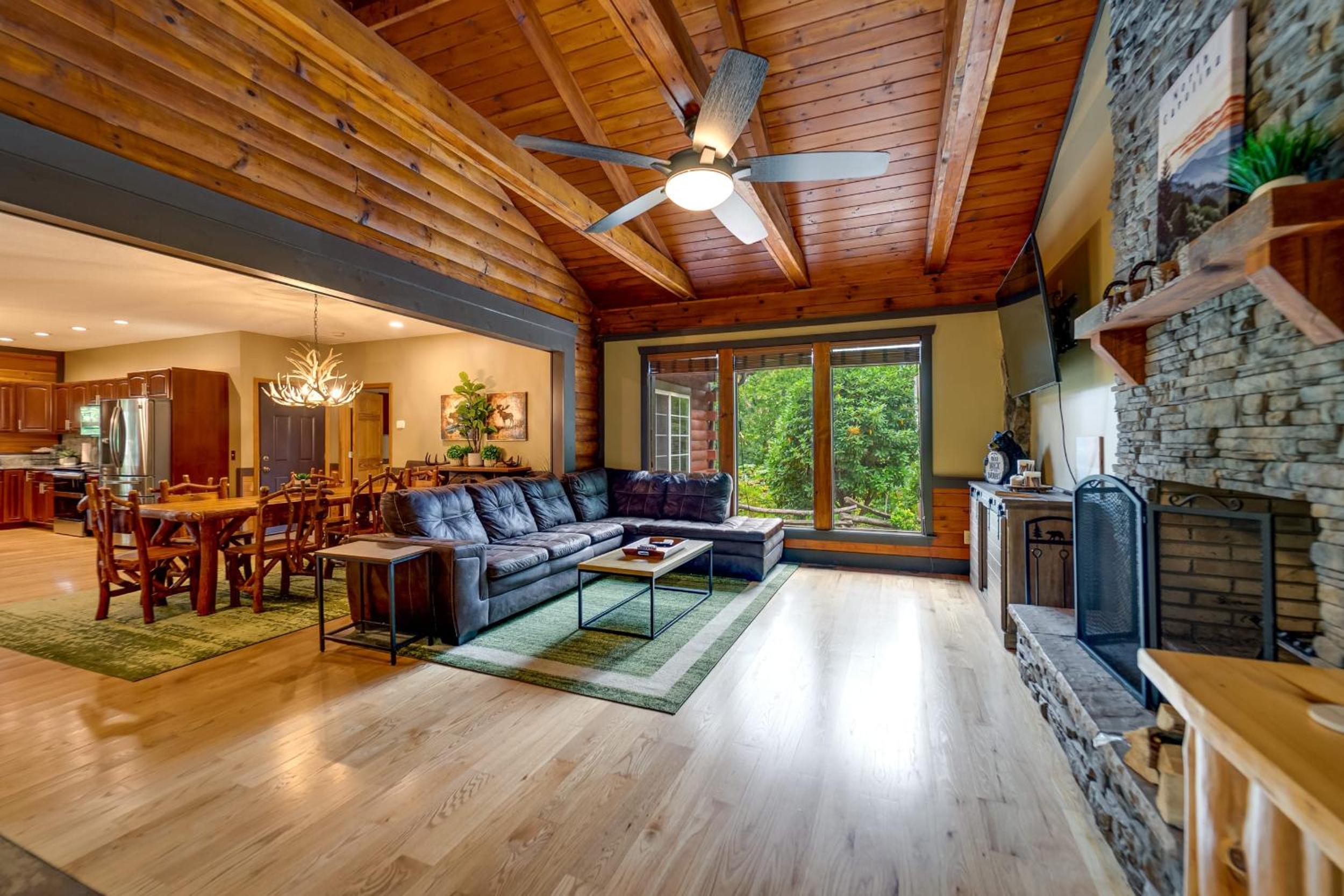 Awesome family mountain home with stunning views view 4