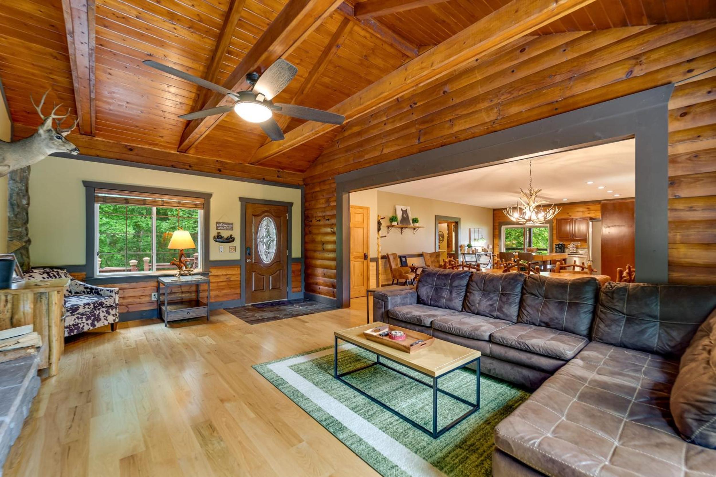 Awesome family mountain home with stunning views view 5