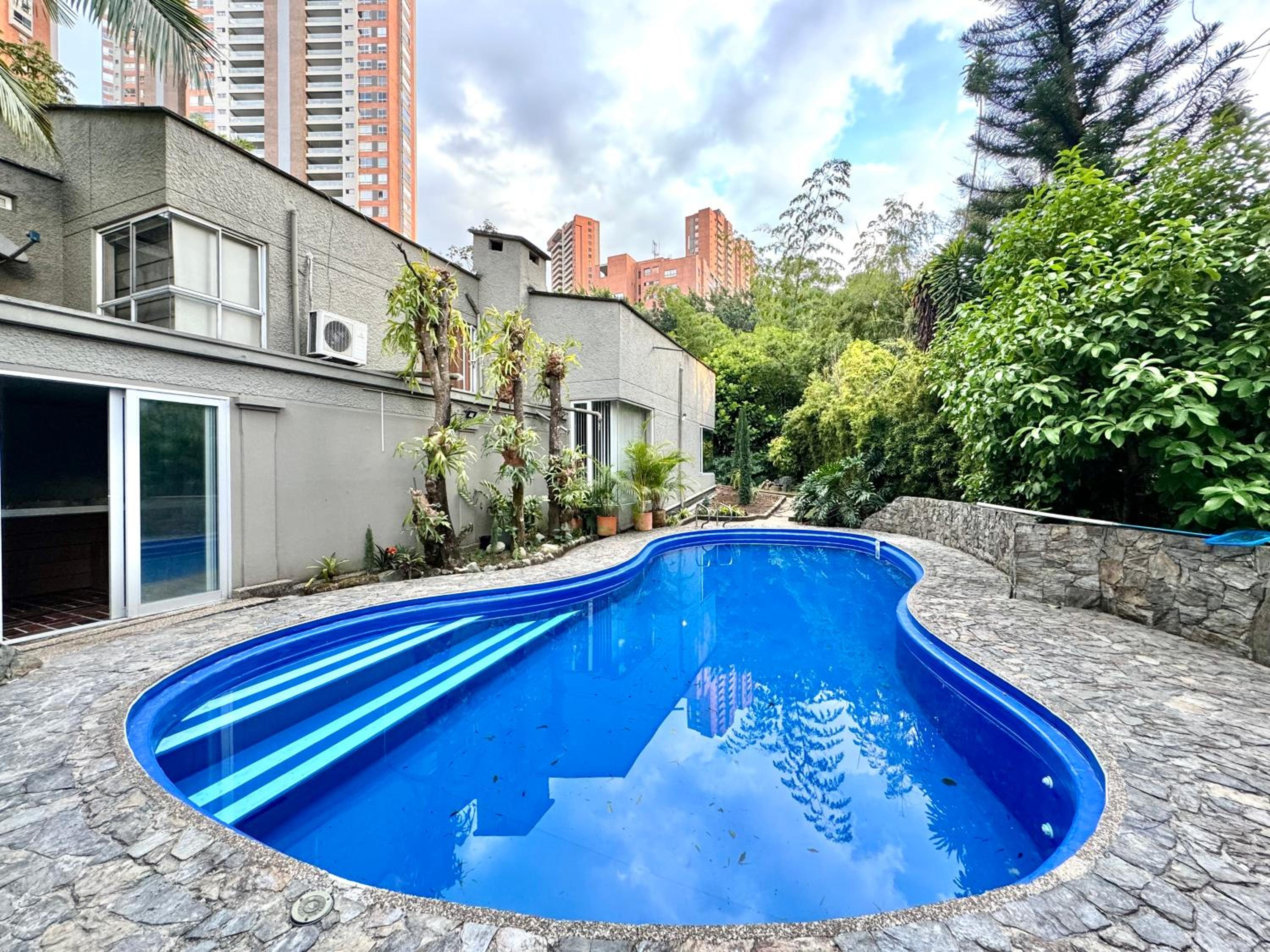 NEW Mansion with pool & jacuzzi, El poblado
