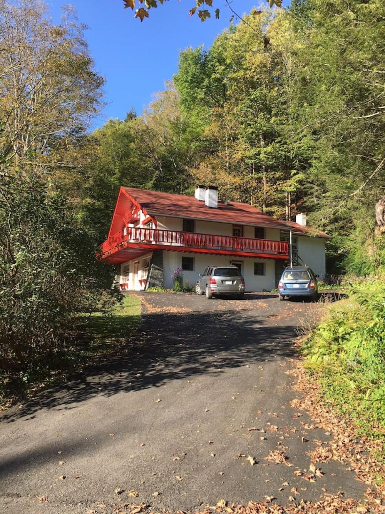 Alpine Four Season Lodge Shandaken NY sleeps 18