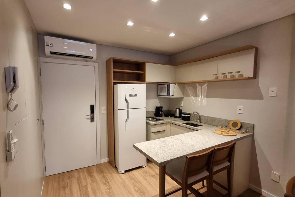 Ap em Canela com AC,lareira, piscina, garagem