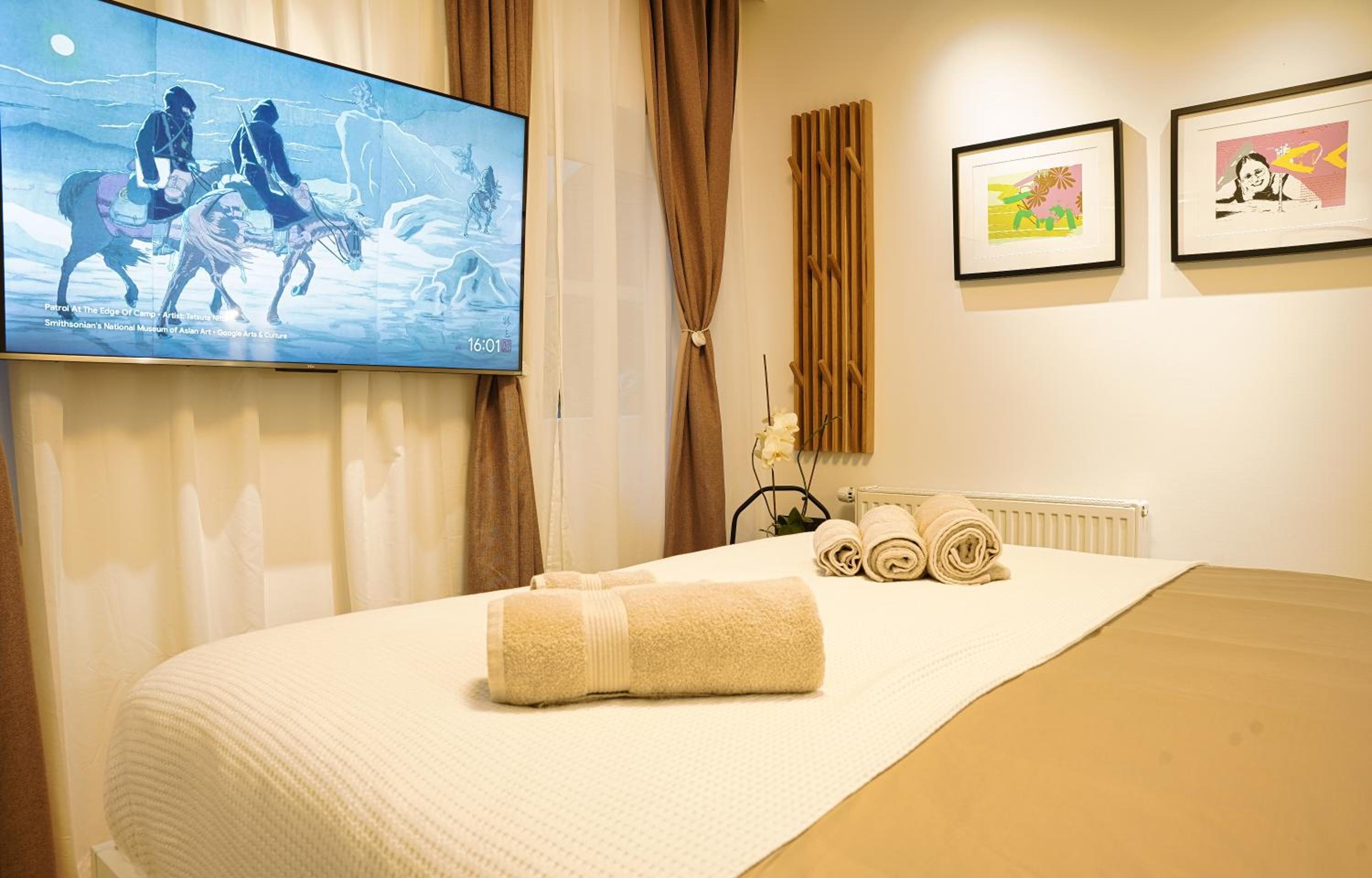 SIX IN THE CITY - Stylish Ground-Floor Apartment in Ljubljana Old Town with Private Entrance view 4