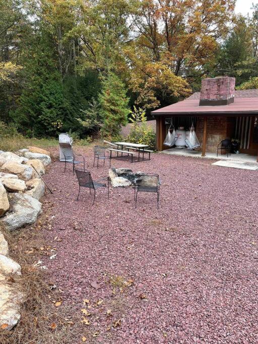 Cozy Log Cabin in Jim Thorpe view 2