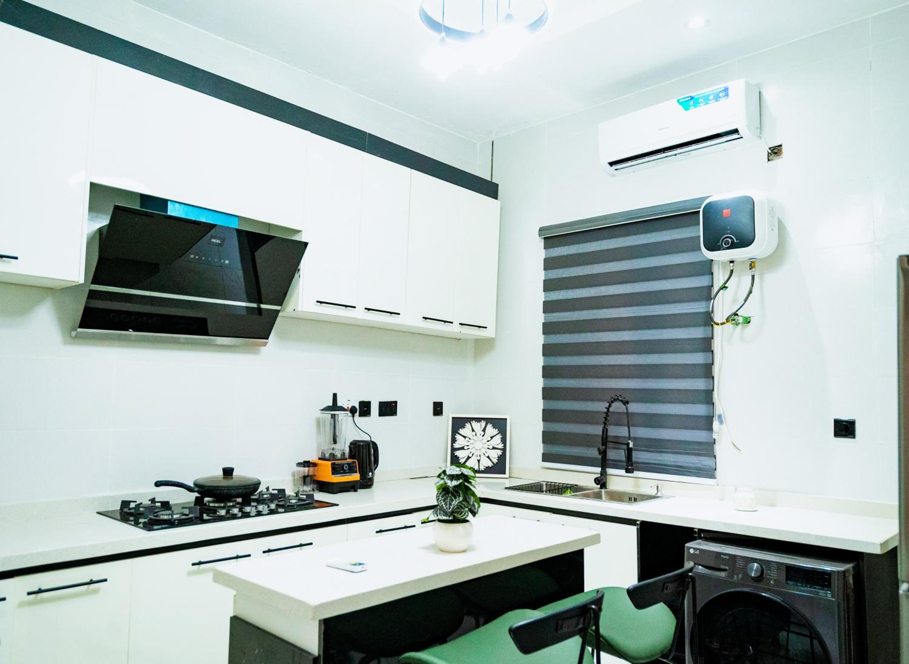 5 bedroom classy fully furnished