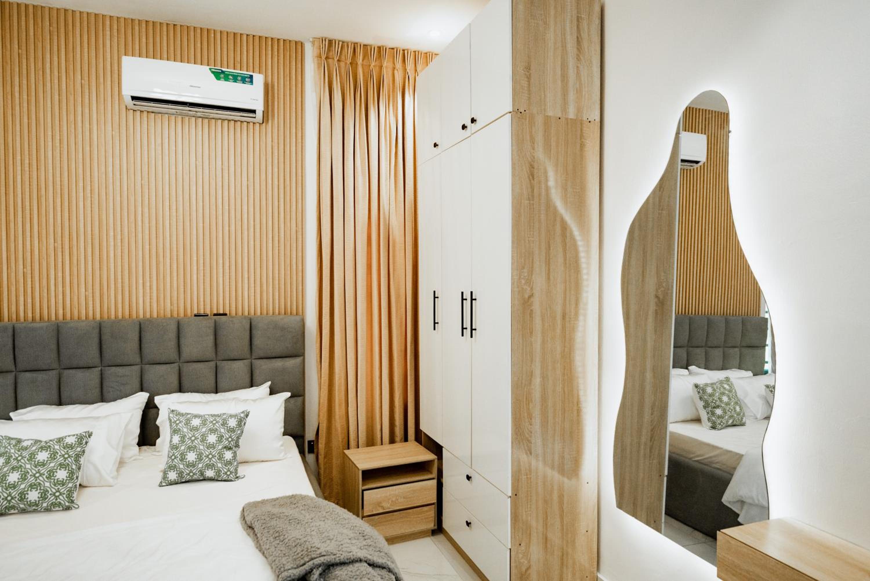 5 bedroom classy fully furnished