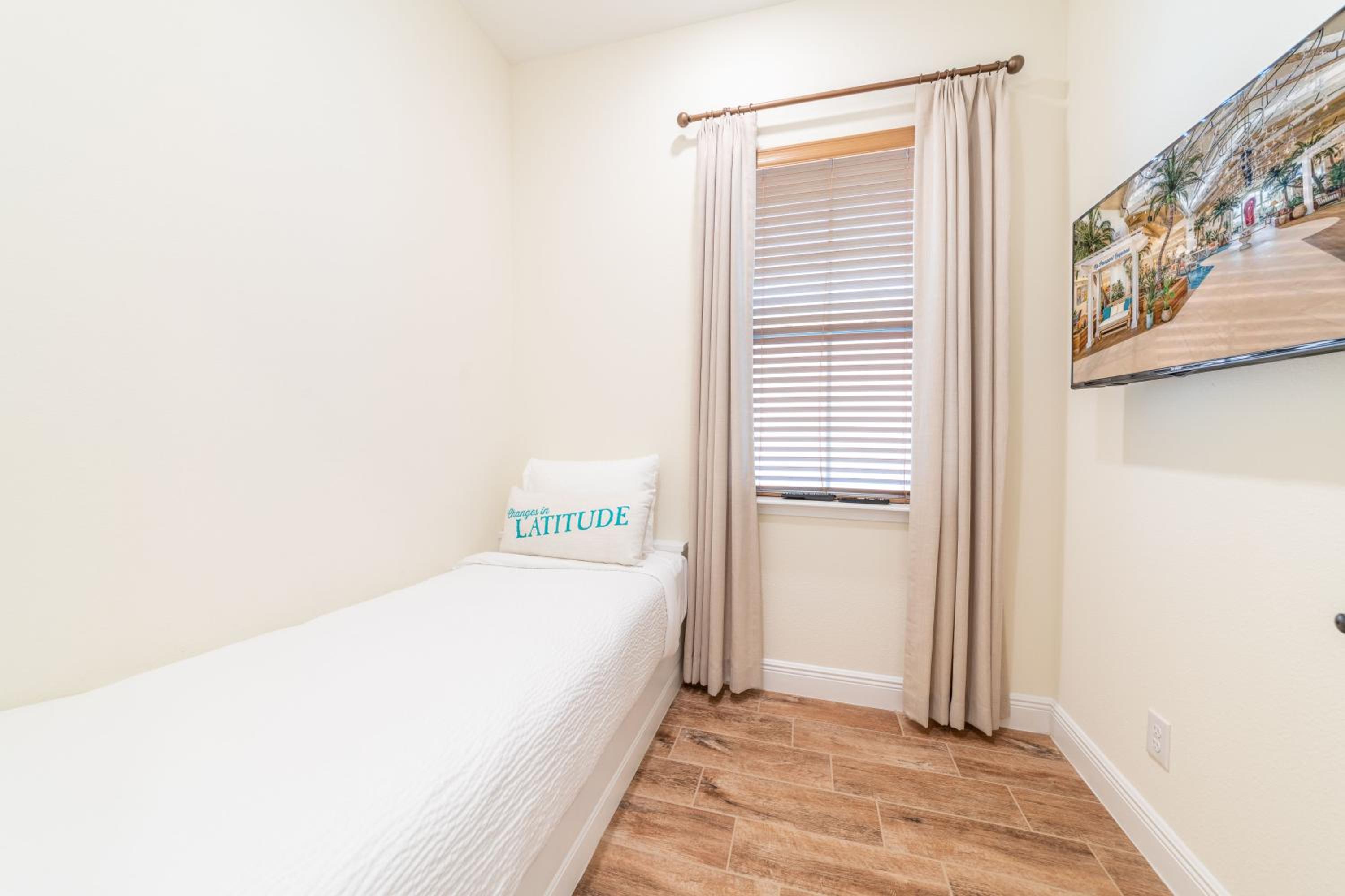 Parrot Bay Cottage With Private Hot Tub Near Disney With Margaritaville Resort & Island H2O Access - 3067Kl