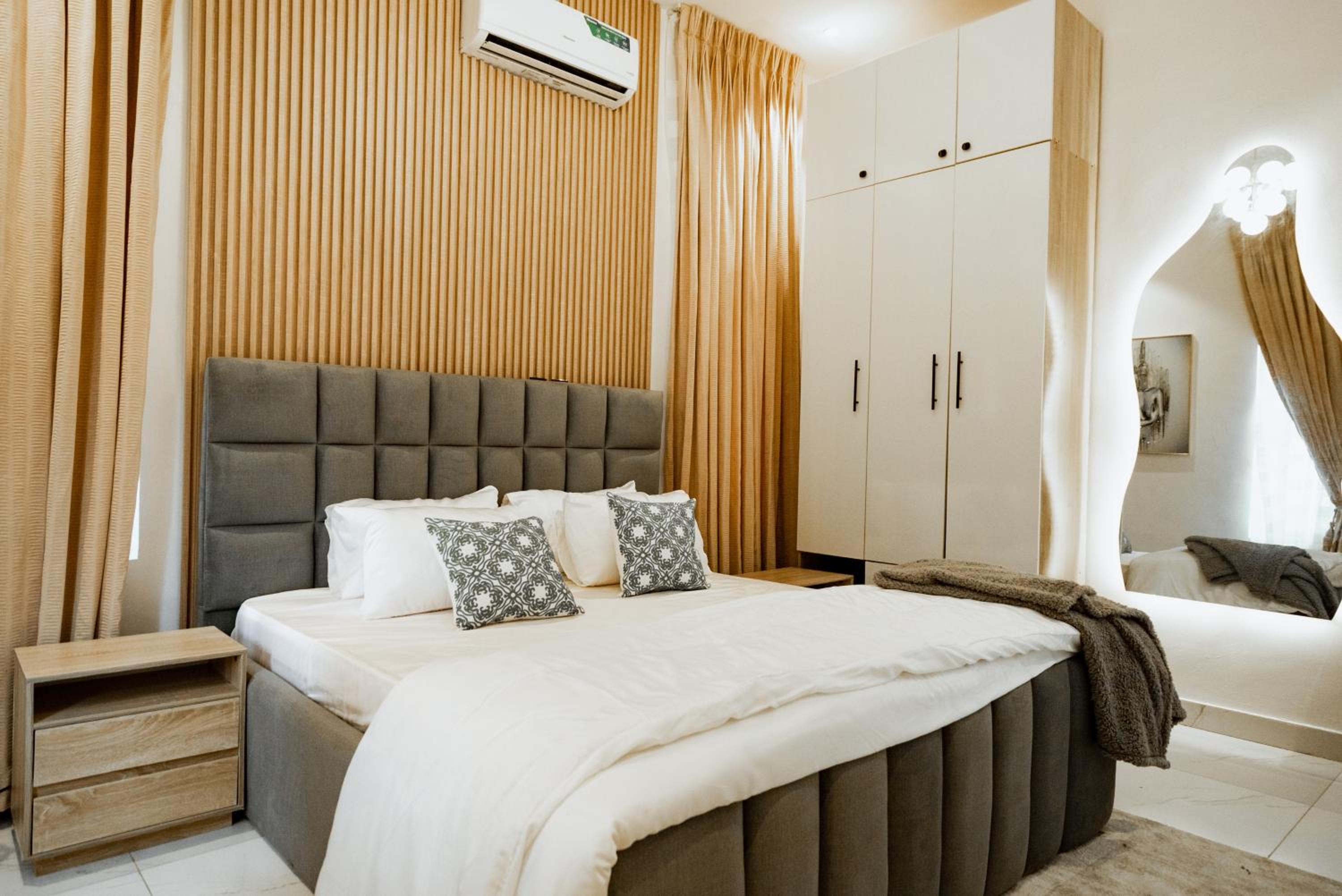 5 bedroom classy fully furnished