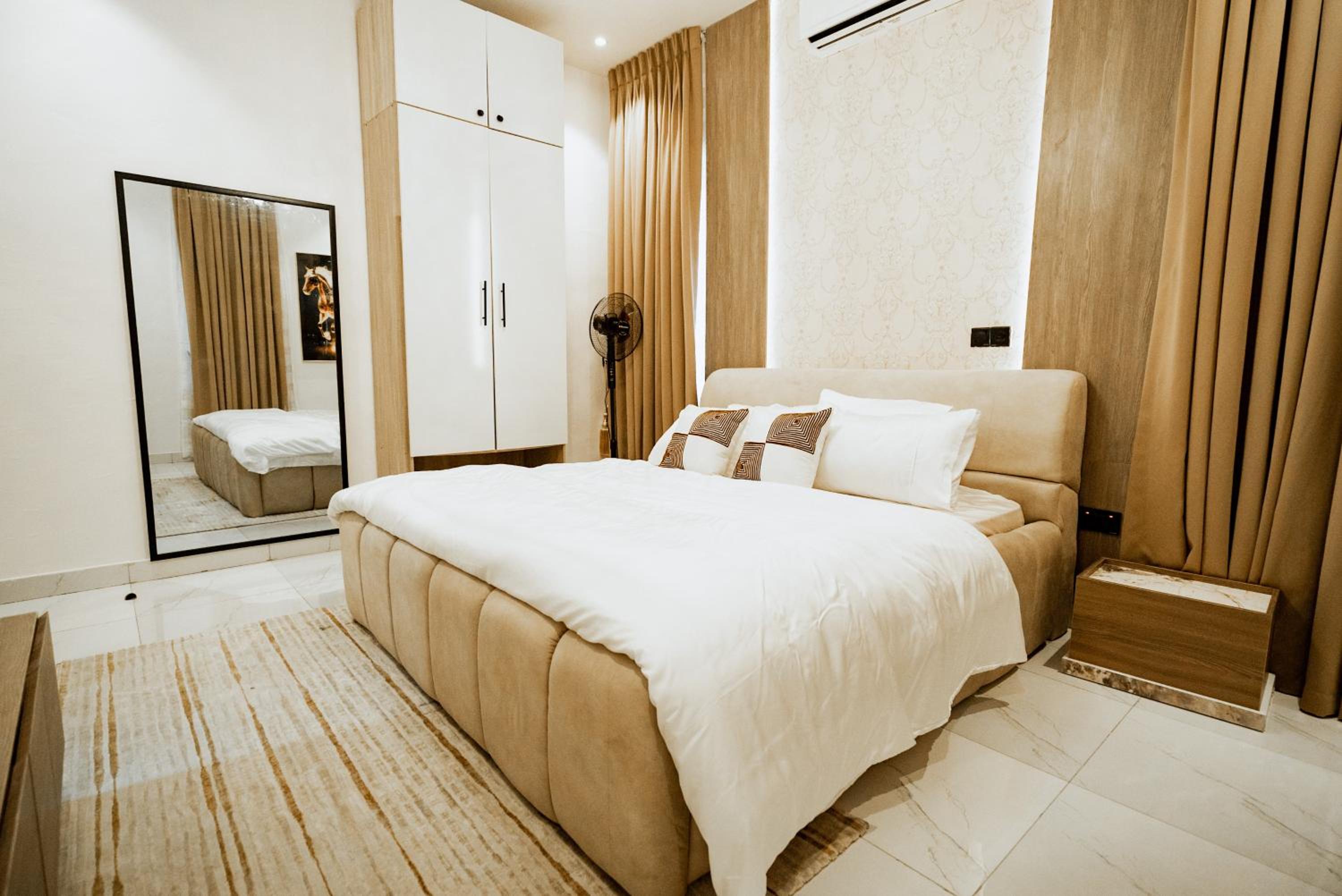 5 bedroom classy fully furnished