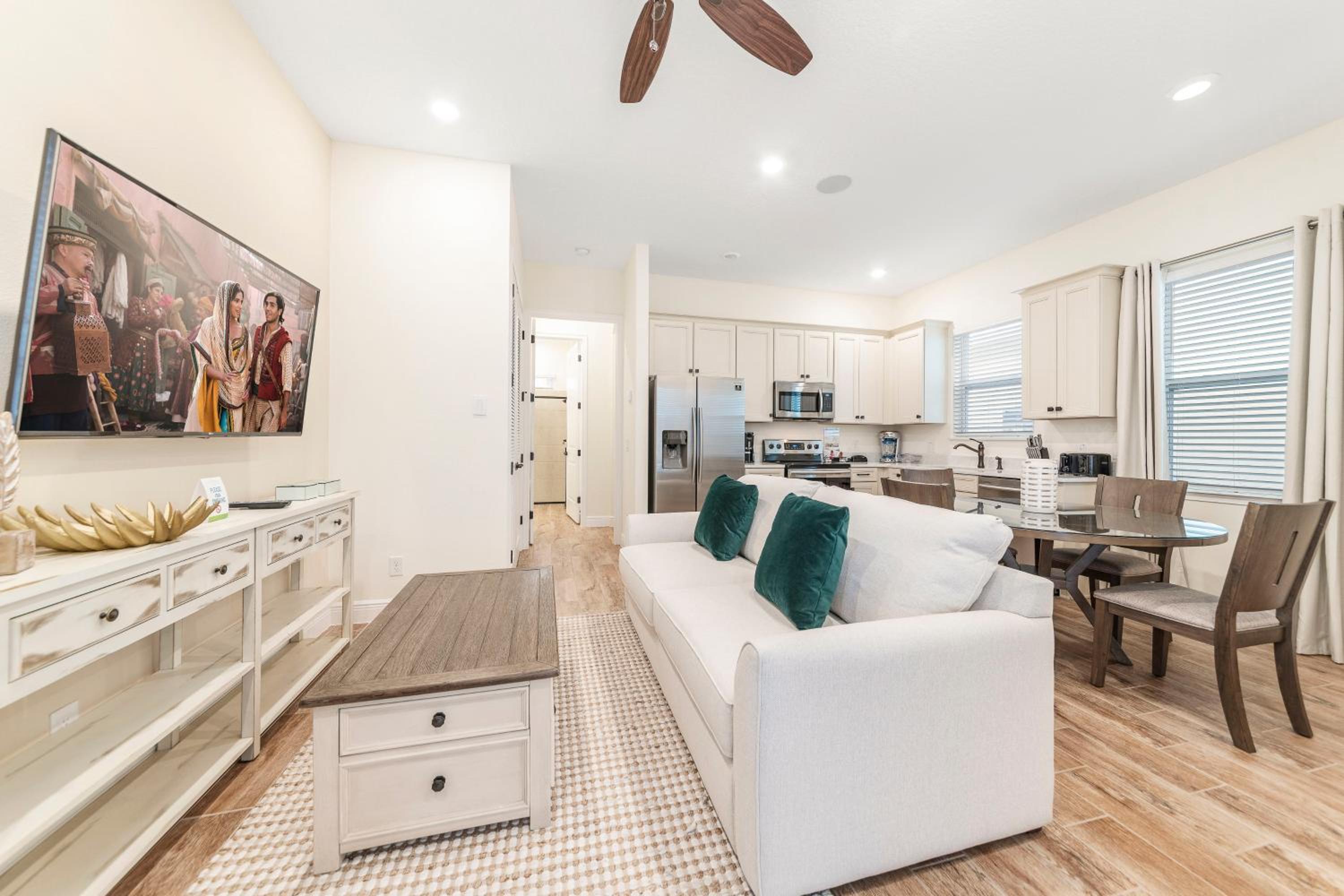 Sunny Cottage Near Disney with Margaritaville Resort Access - 2979LA