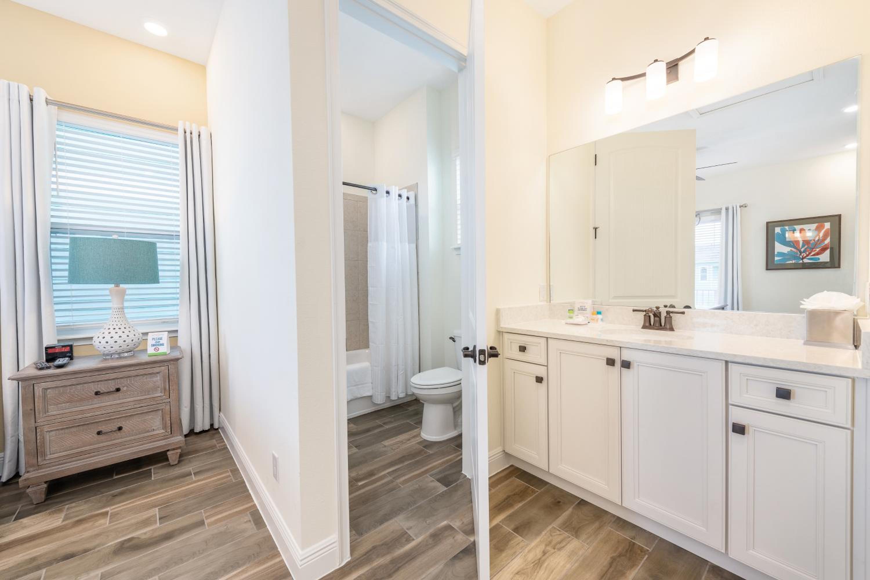 Sunny Cottage Near Disney with Margaritaville Resort Access - 2979LA
