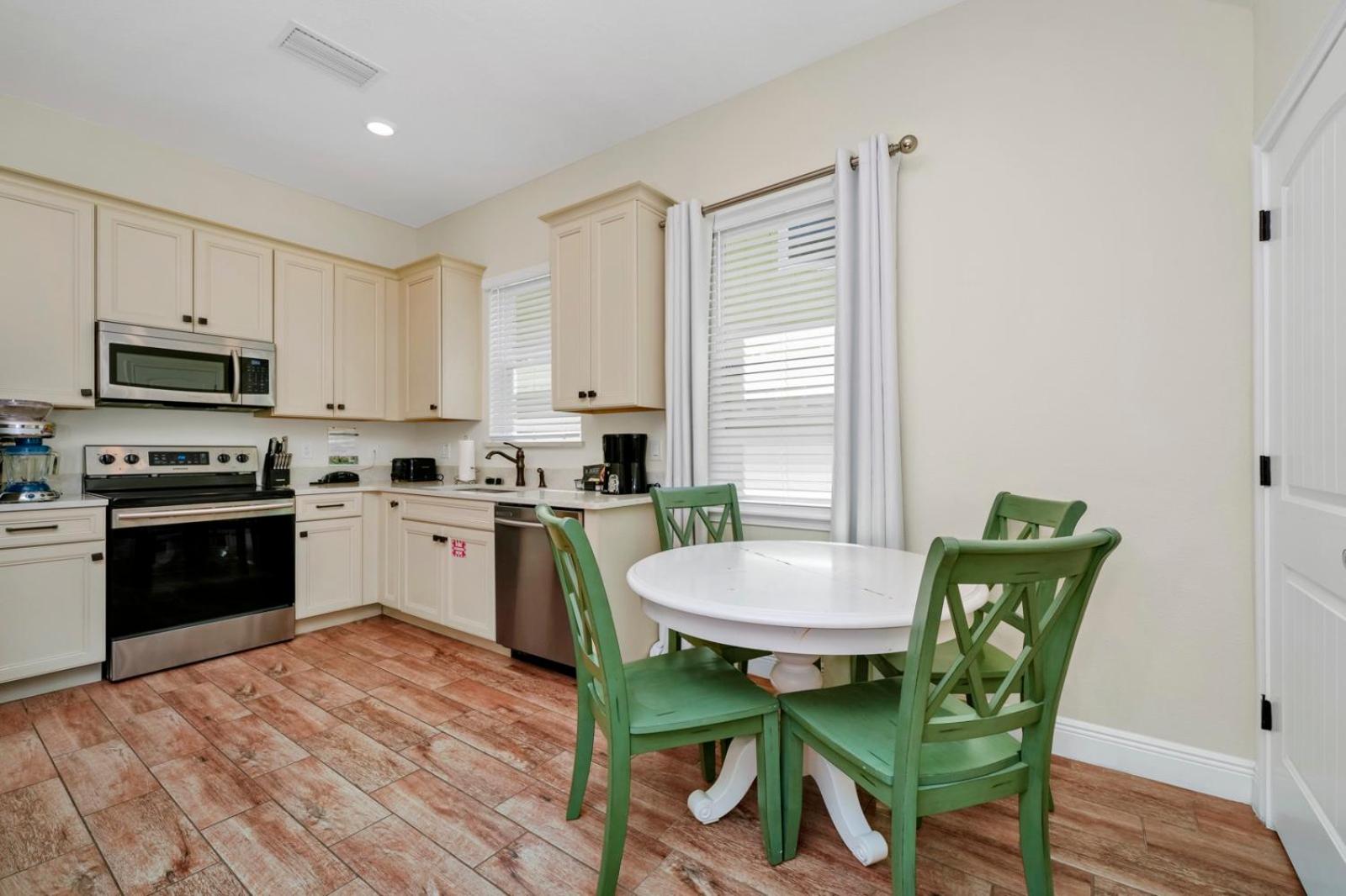 Sunny Cottage Near Disney With Margaritaville Resort & Island H2O Access - 8032Ls