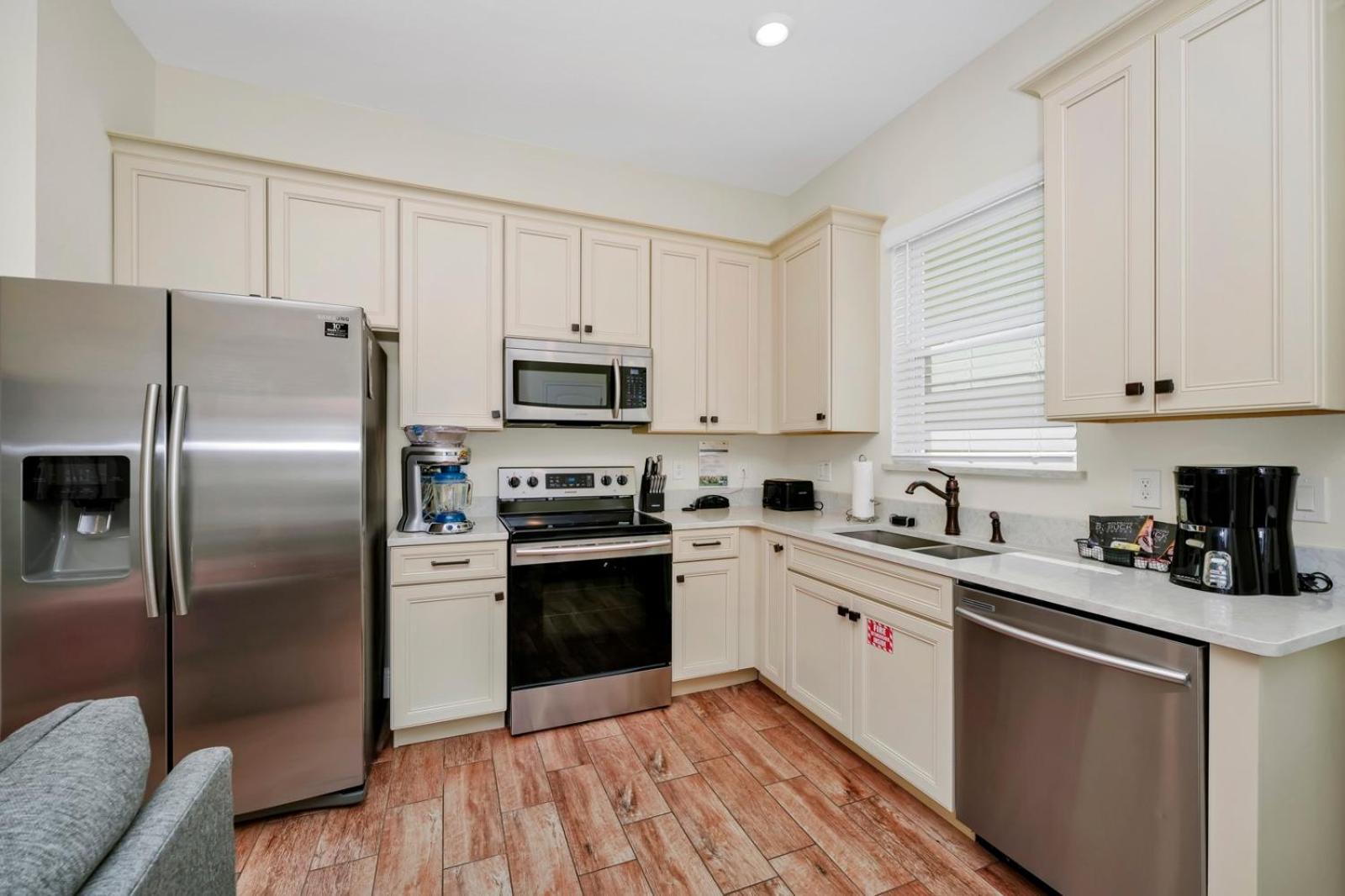 Sunny Cottage Near Disney With Margaritaville Resort & Island H2O Access - 8032Ls