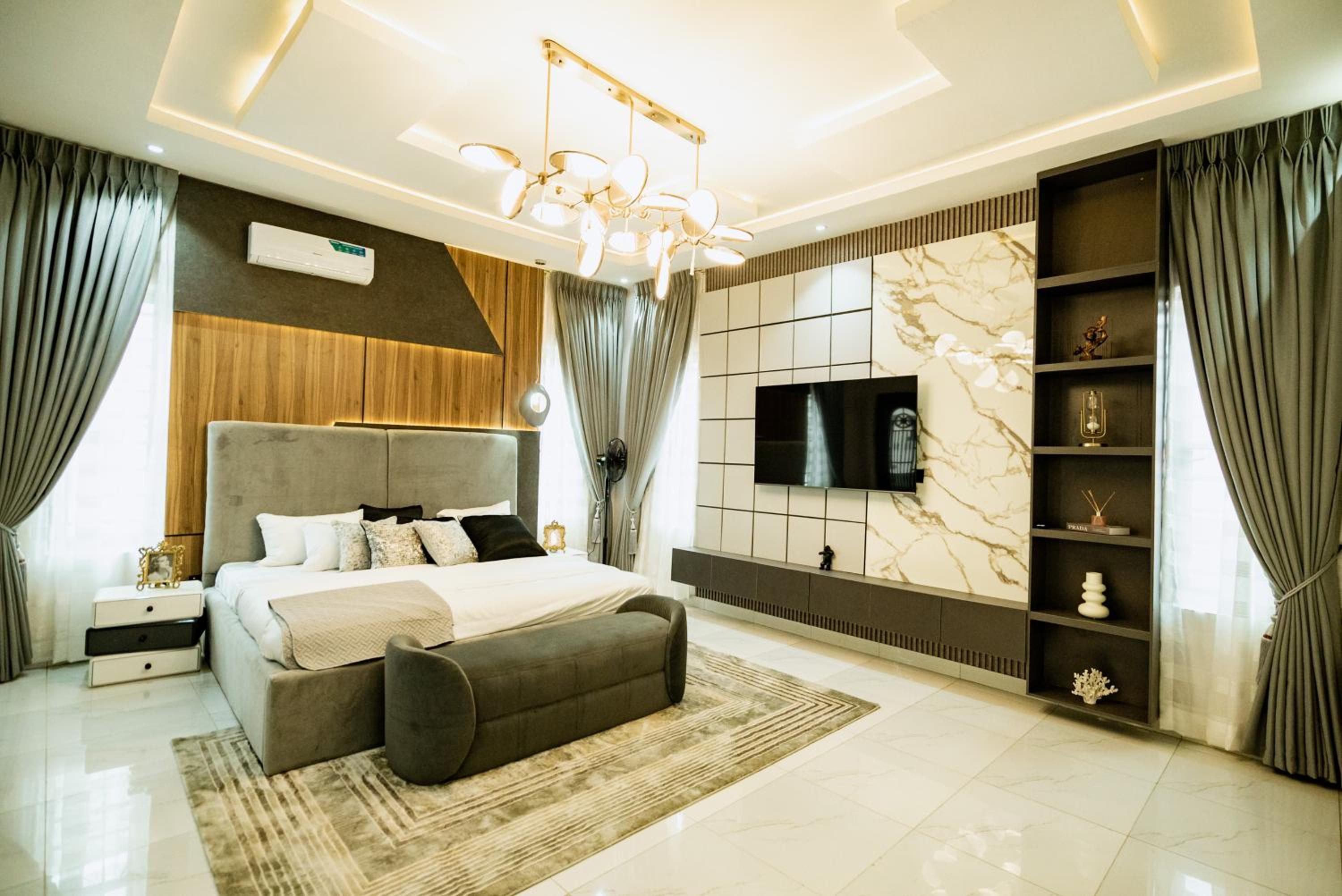 5 bedroom classy fully furnished