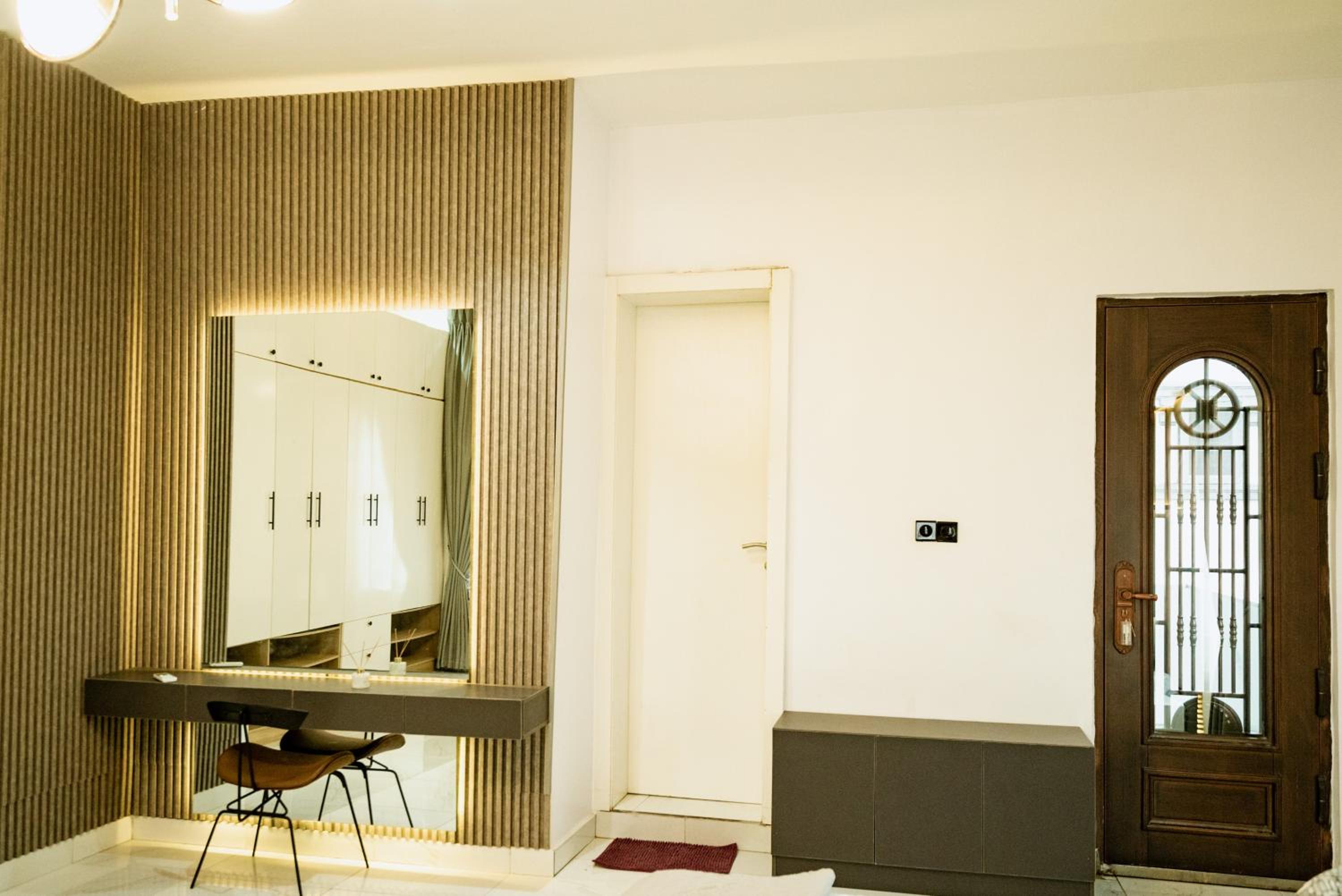 5 bedroom classy fully furnished