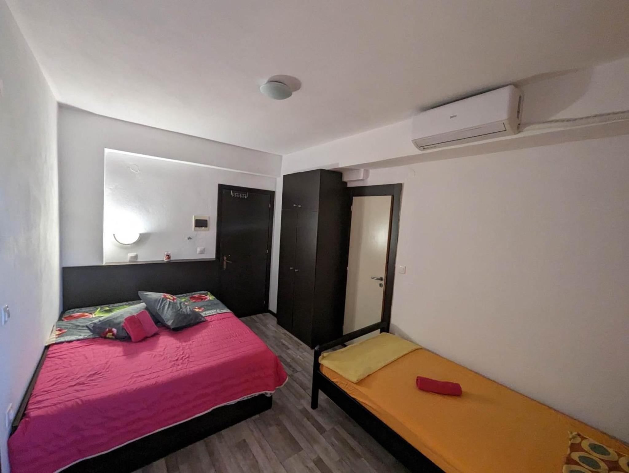 Apartmani Karalias