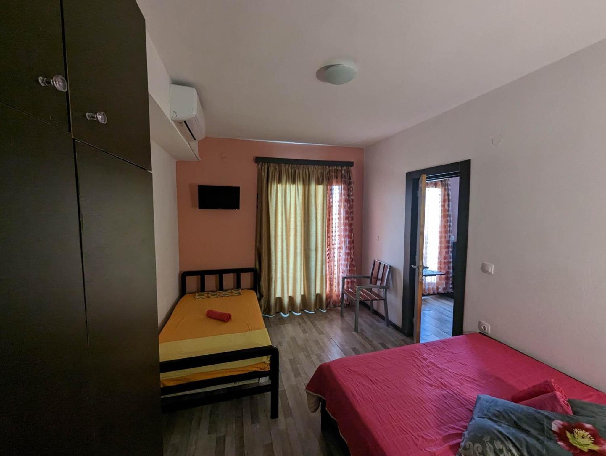 Apartmani Karalias