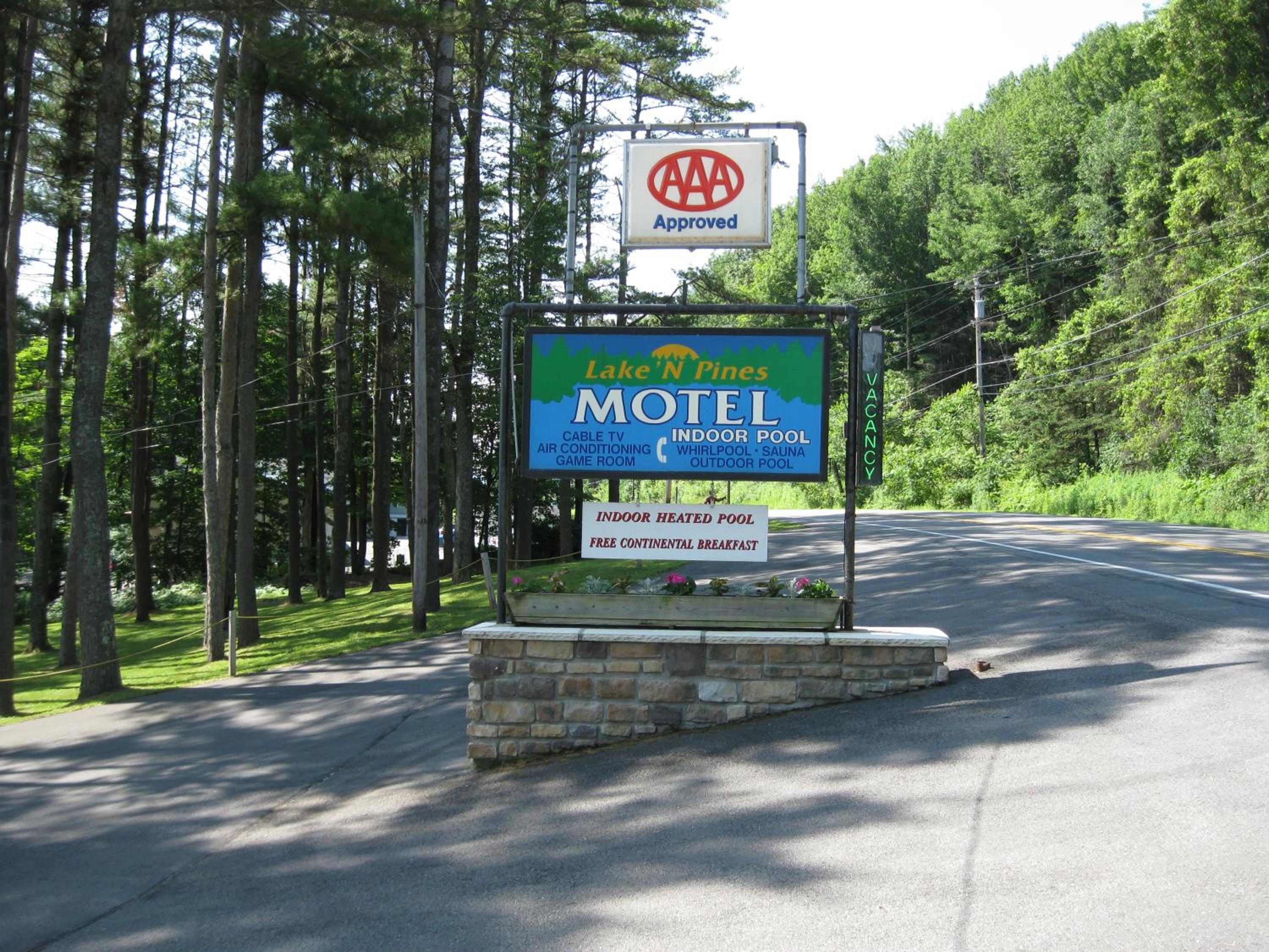 Lake 'N Pines Motel