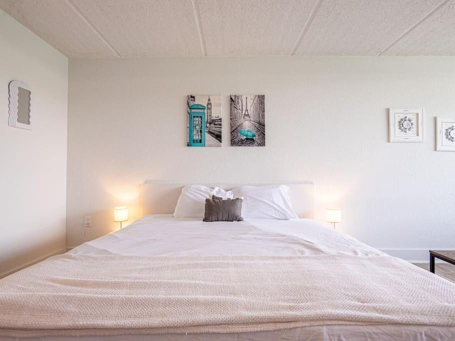 minutes to Disney 1BR Charming Condo with Pool view