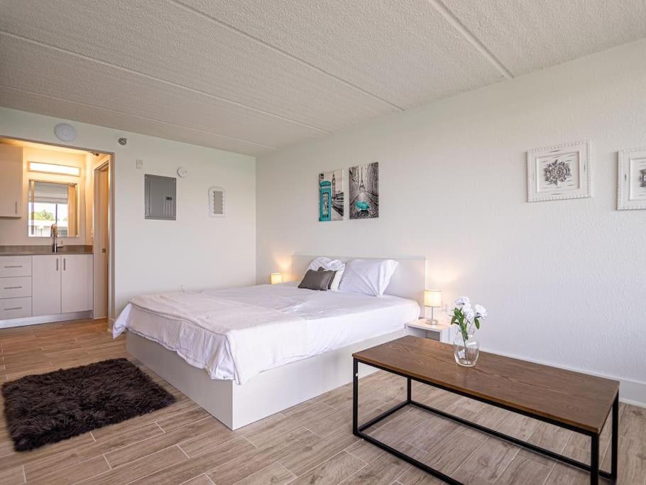minutes to Disney 1BR Charming Condo with Pool view