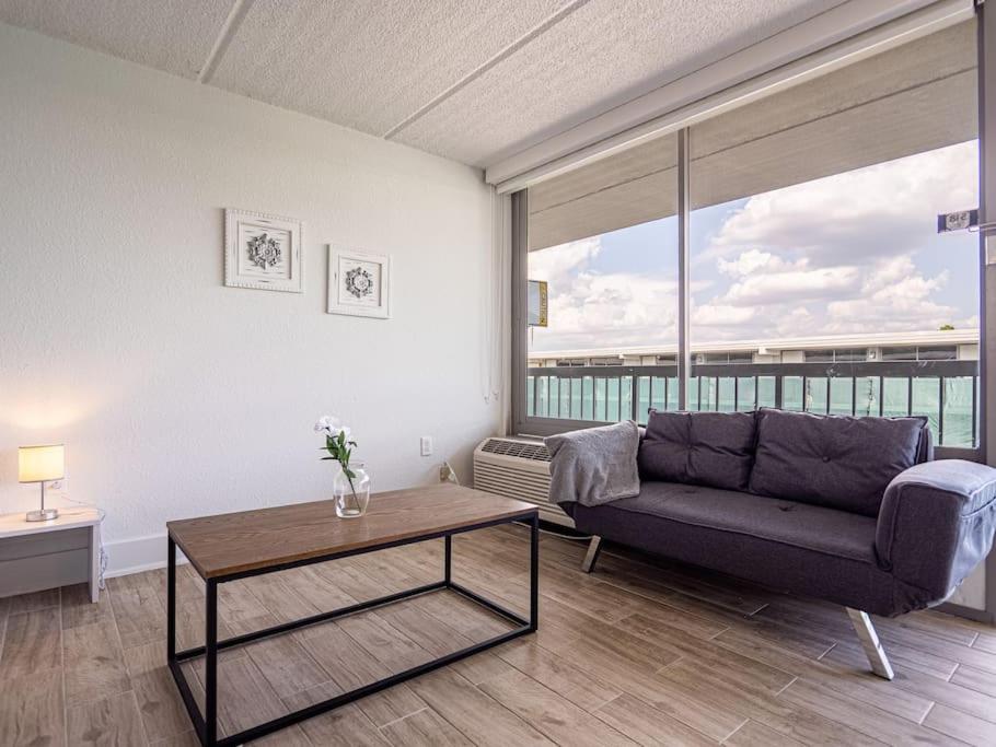 minutes to Disney 1BR Charming Condo with Pool view