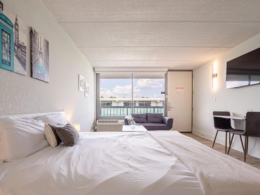 minutes to Disney 1BR Charming Condo with Pool view