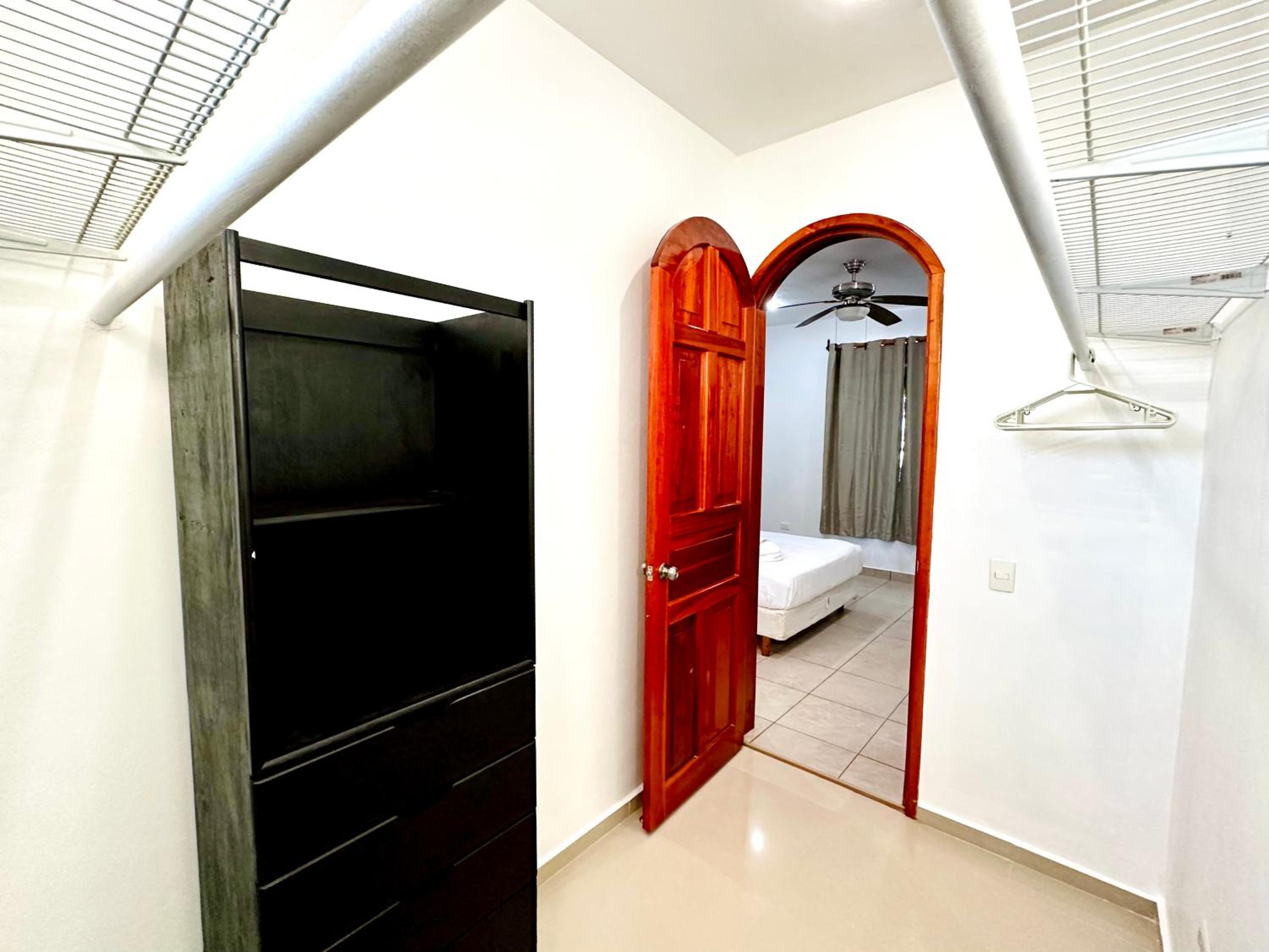 Spacious 3-story private house with ocean view