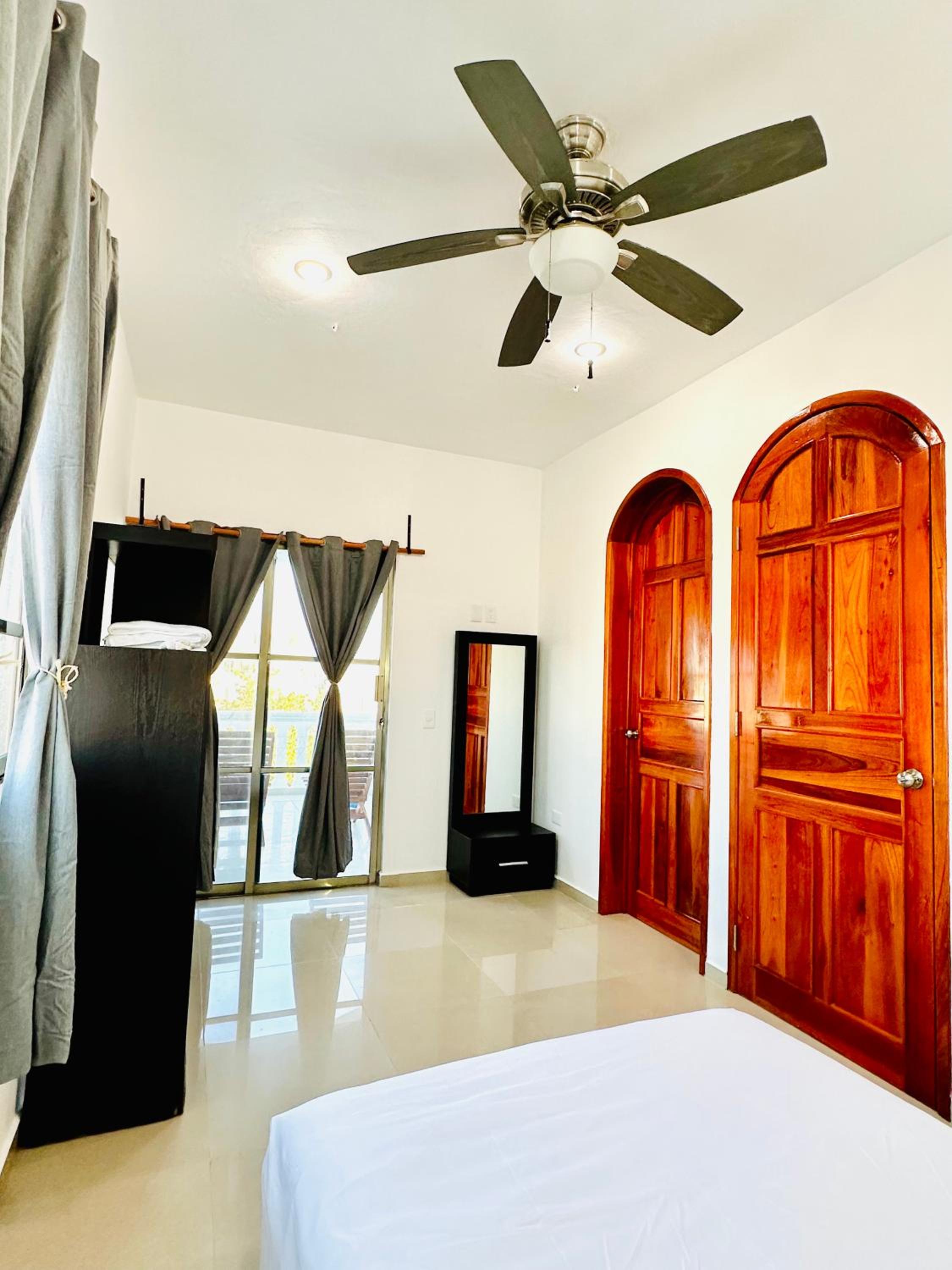 Spacious 3-story private house with ocean view