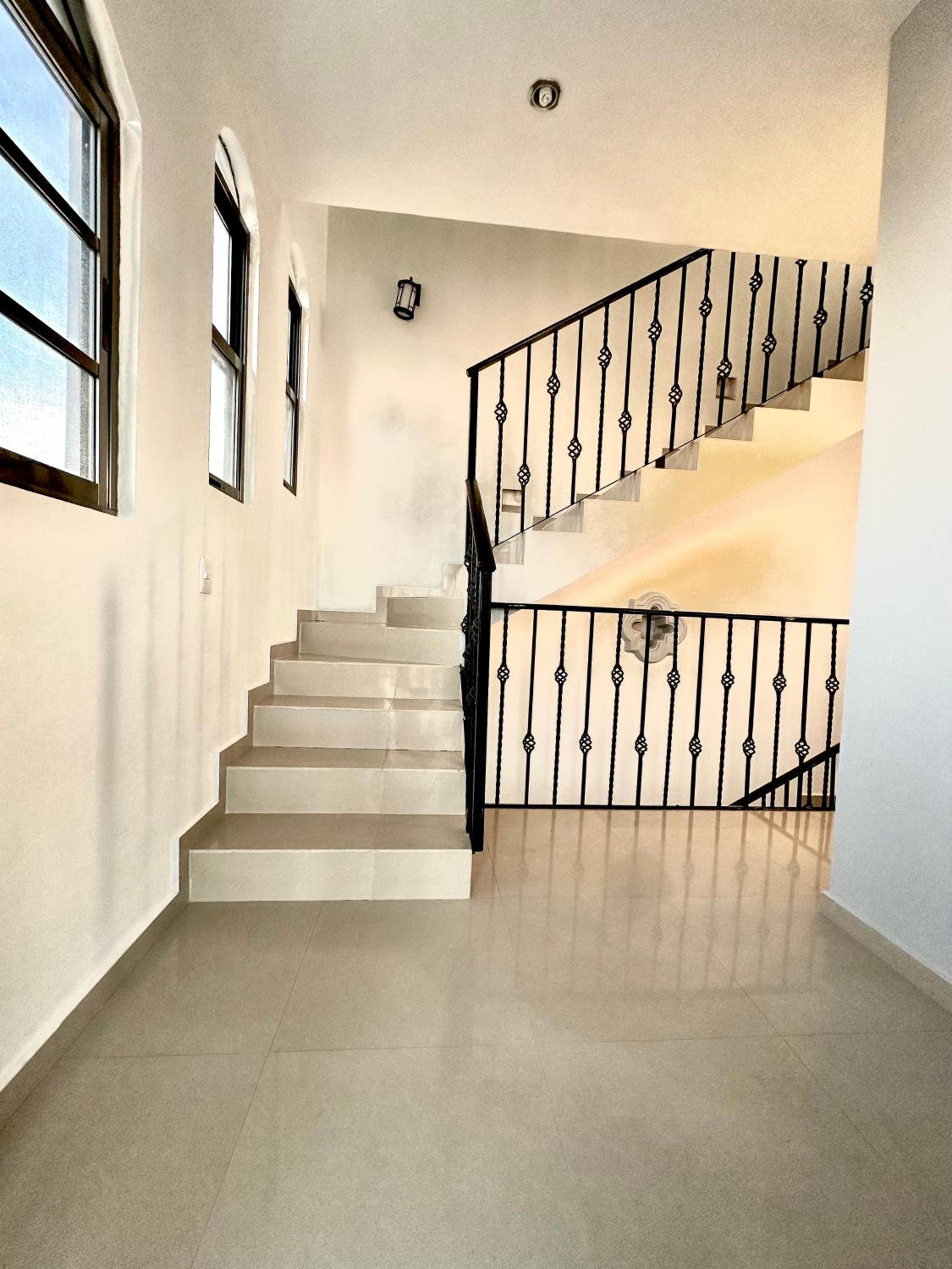 Spacious 3-story private house with ocean view