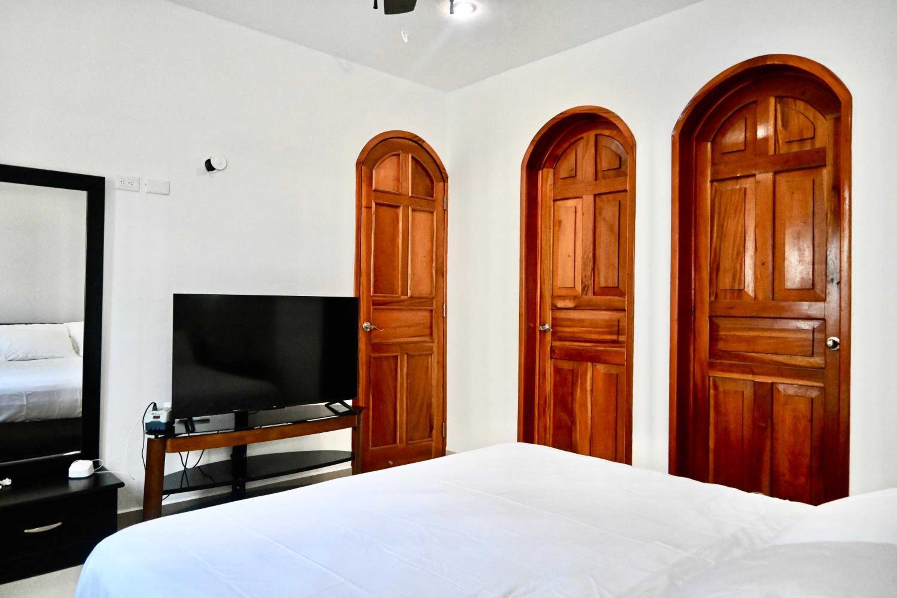 Spacious 3-story private house with ocean view