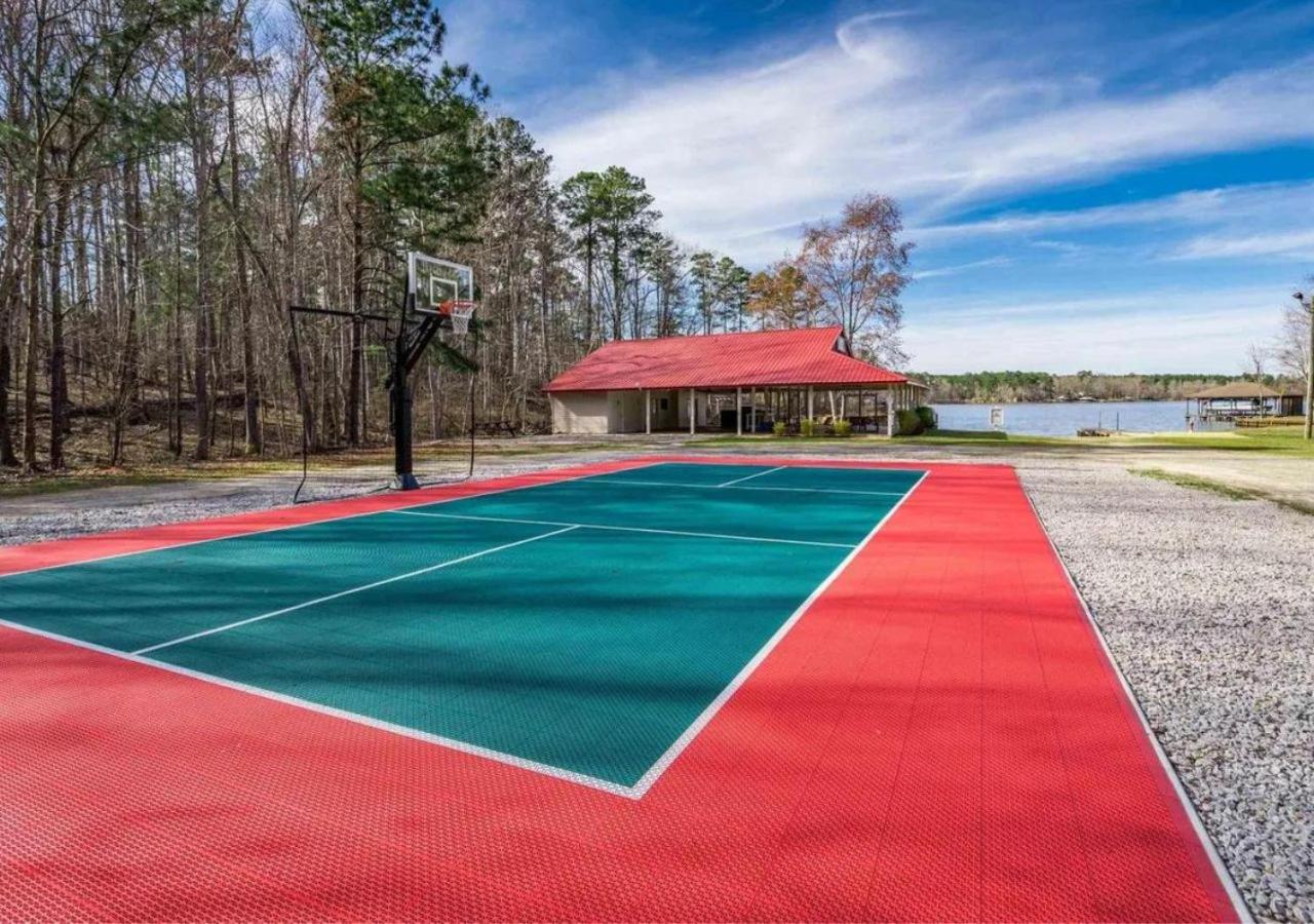 Modern Lakefront 2 Kings Private Putting Green view 2