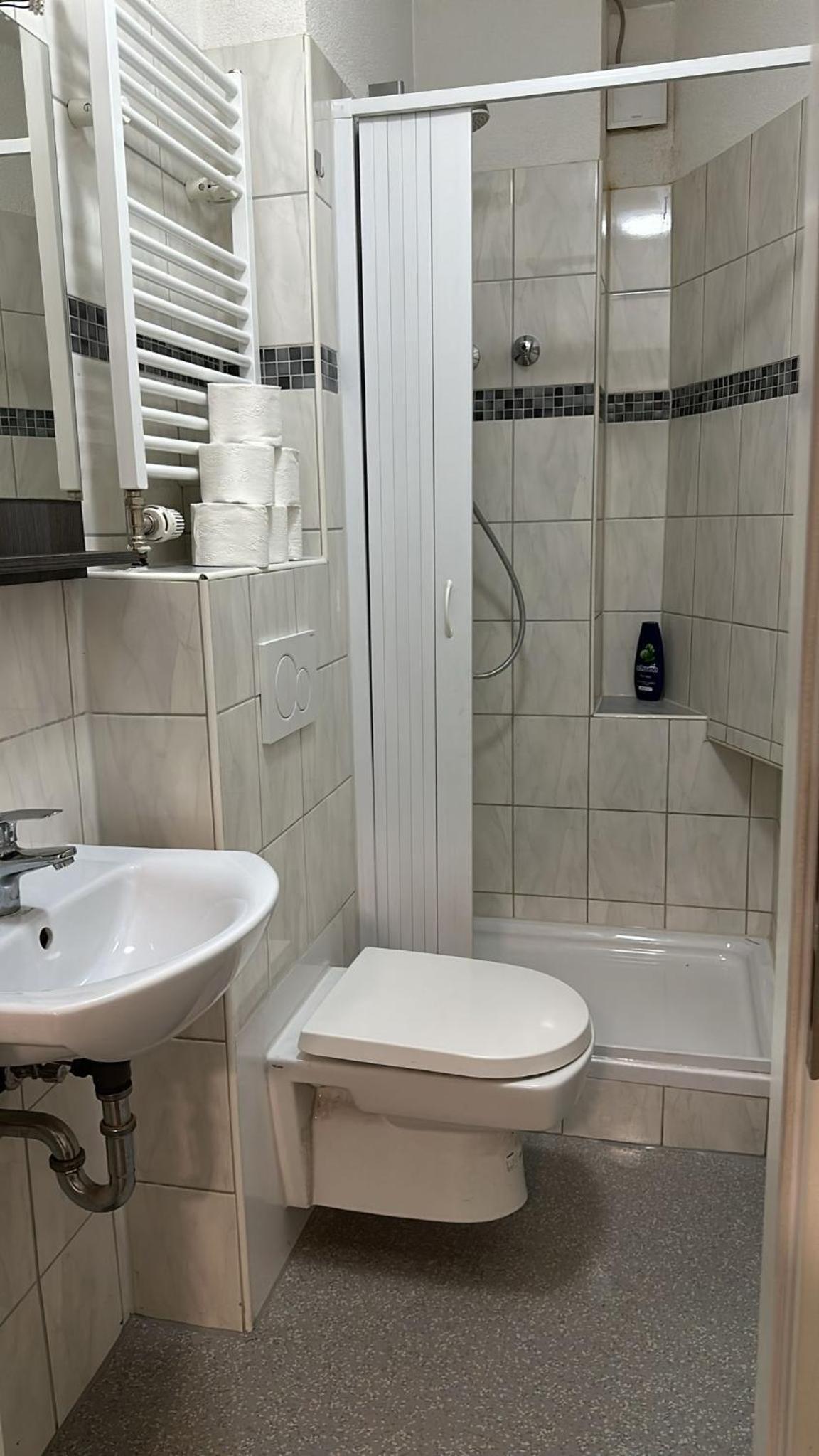 Pension & Monteurzimmer - Free Parking & 24h Check-in Bielefeld
