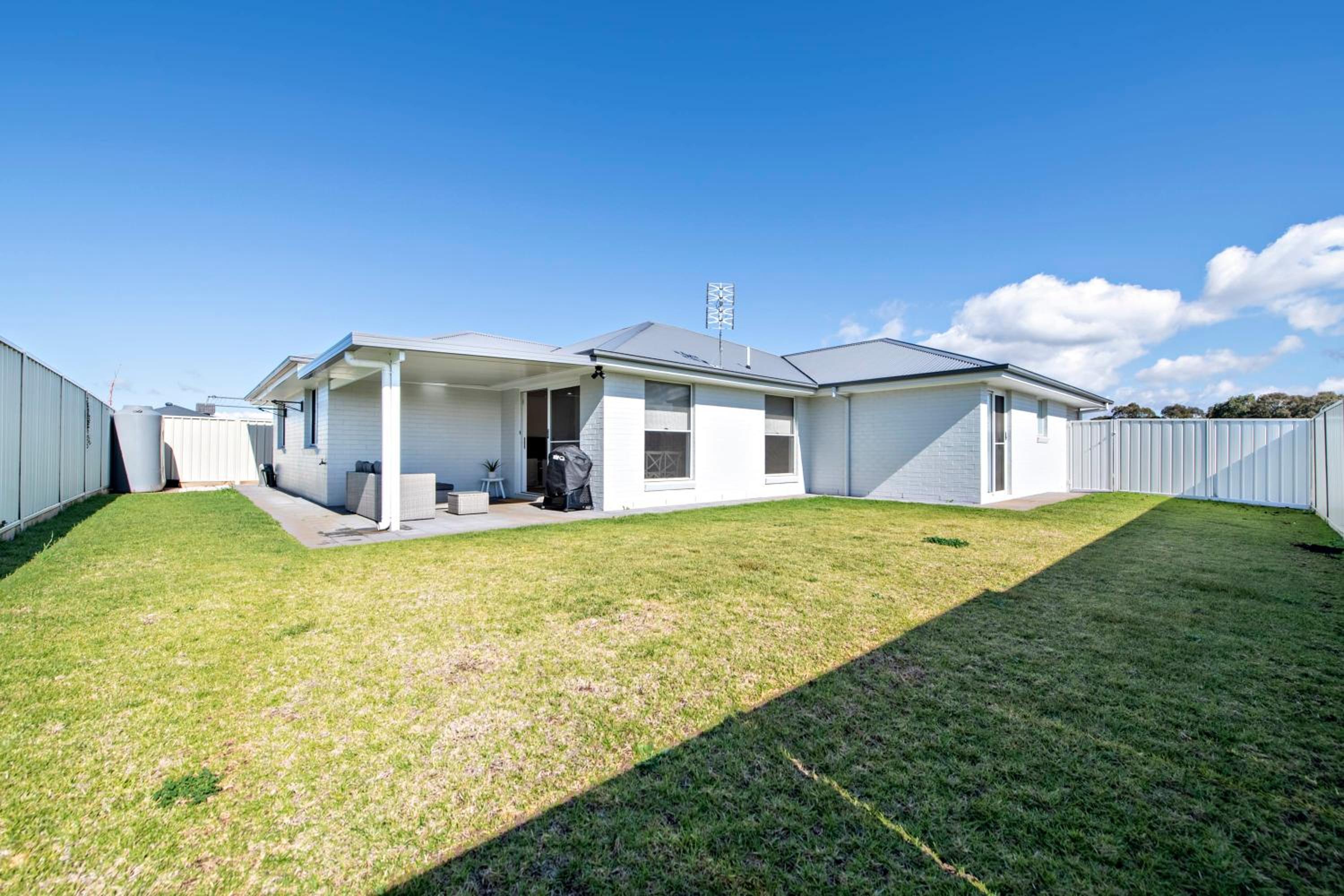 Macintyre - Contemporary Charm, Sleeps 8