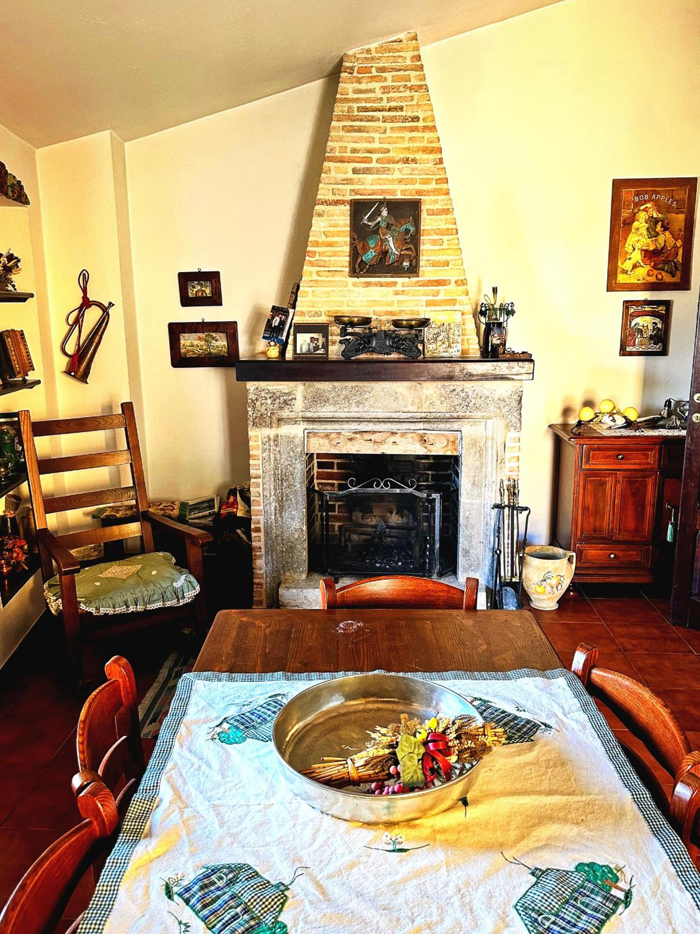 Casa San Ferrante en Celano — dining
