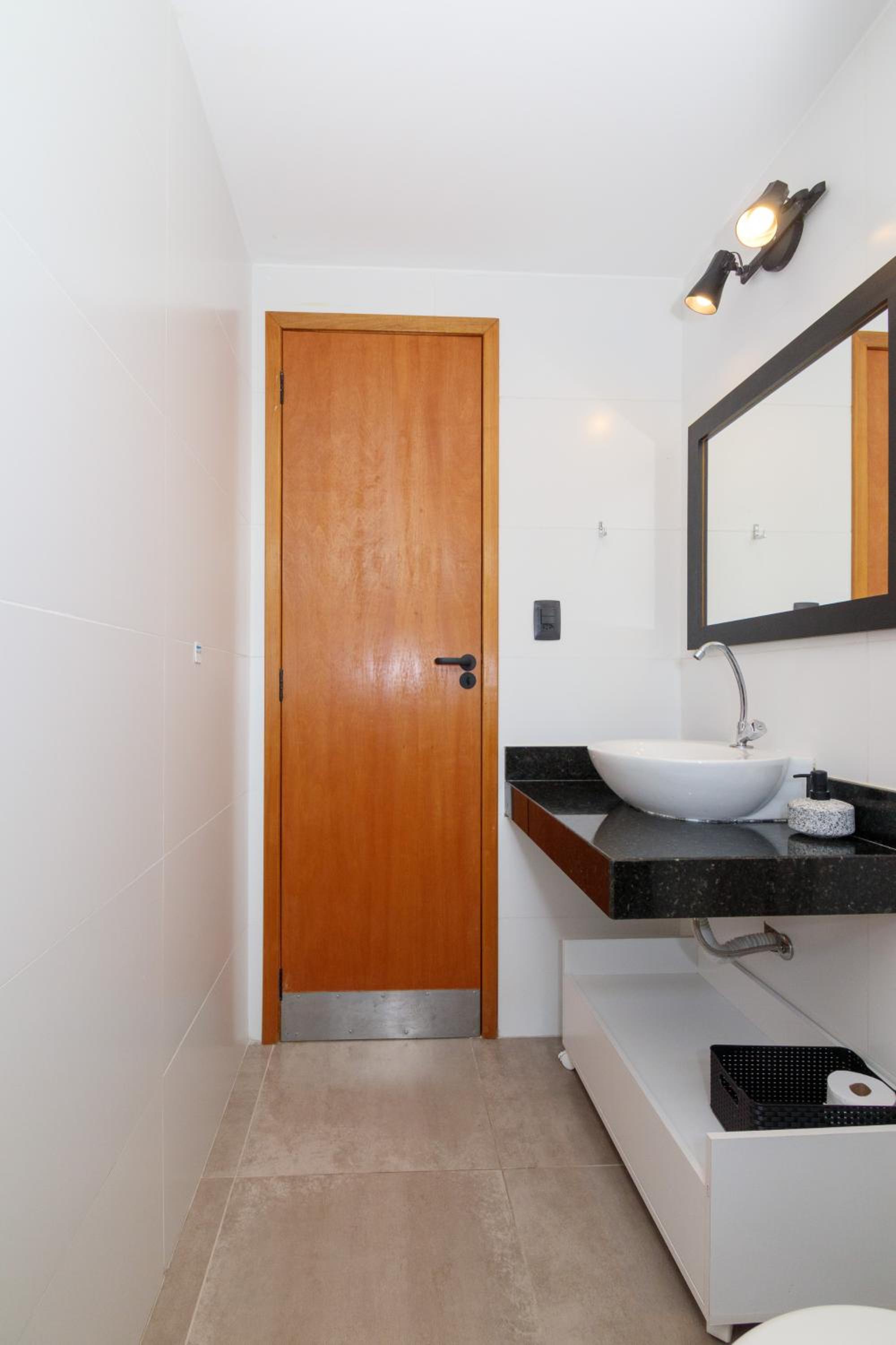 Local 102 Apartment