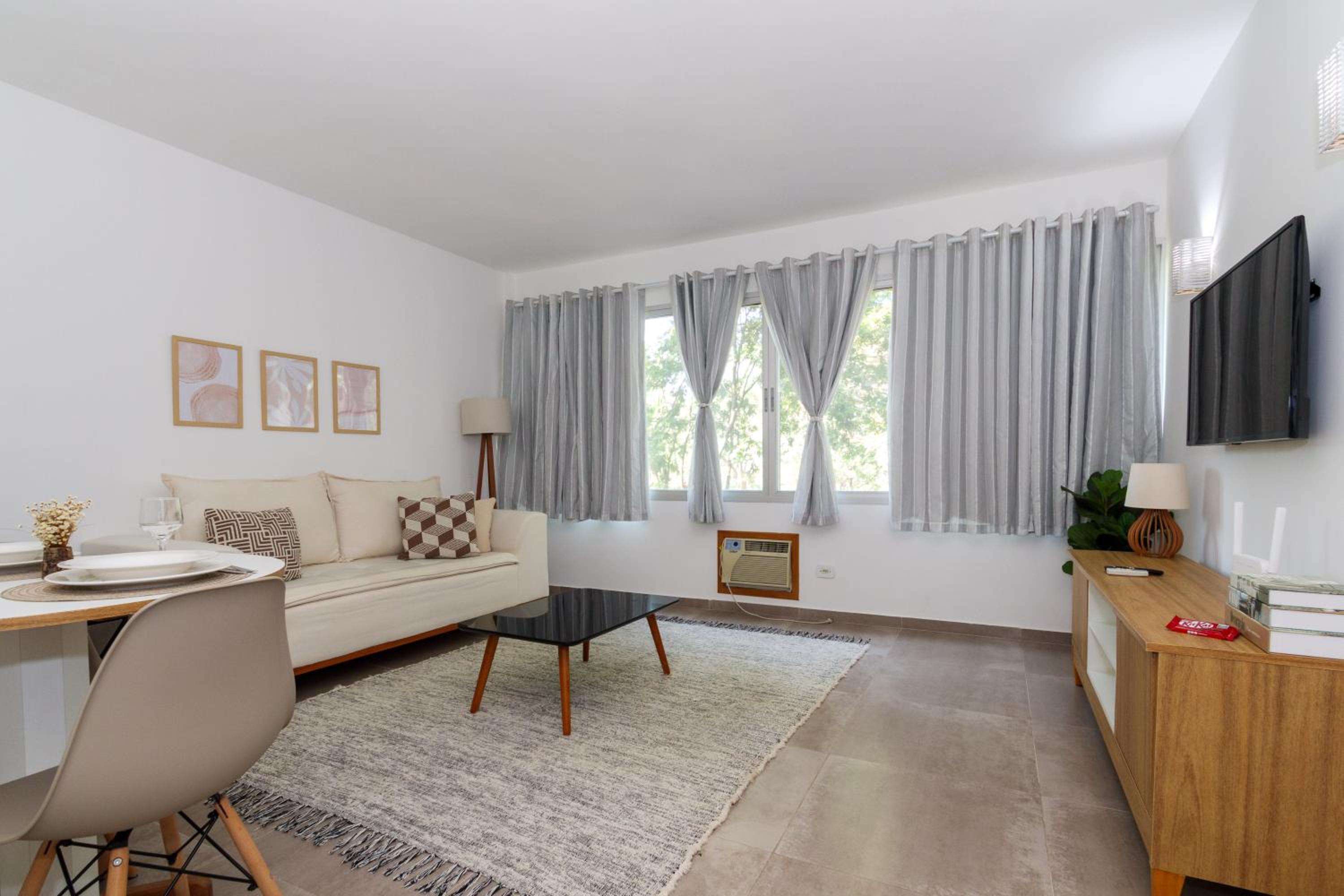 Local 102 Apartment