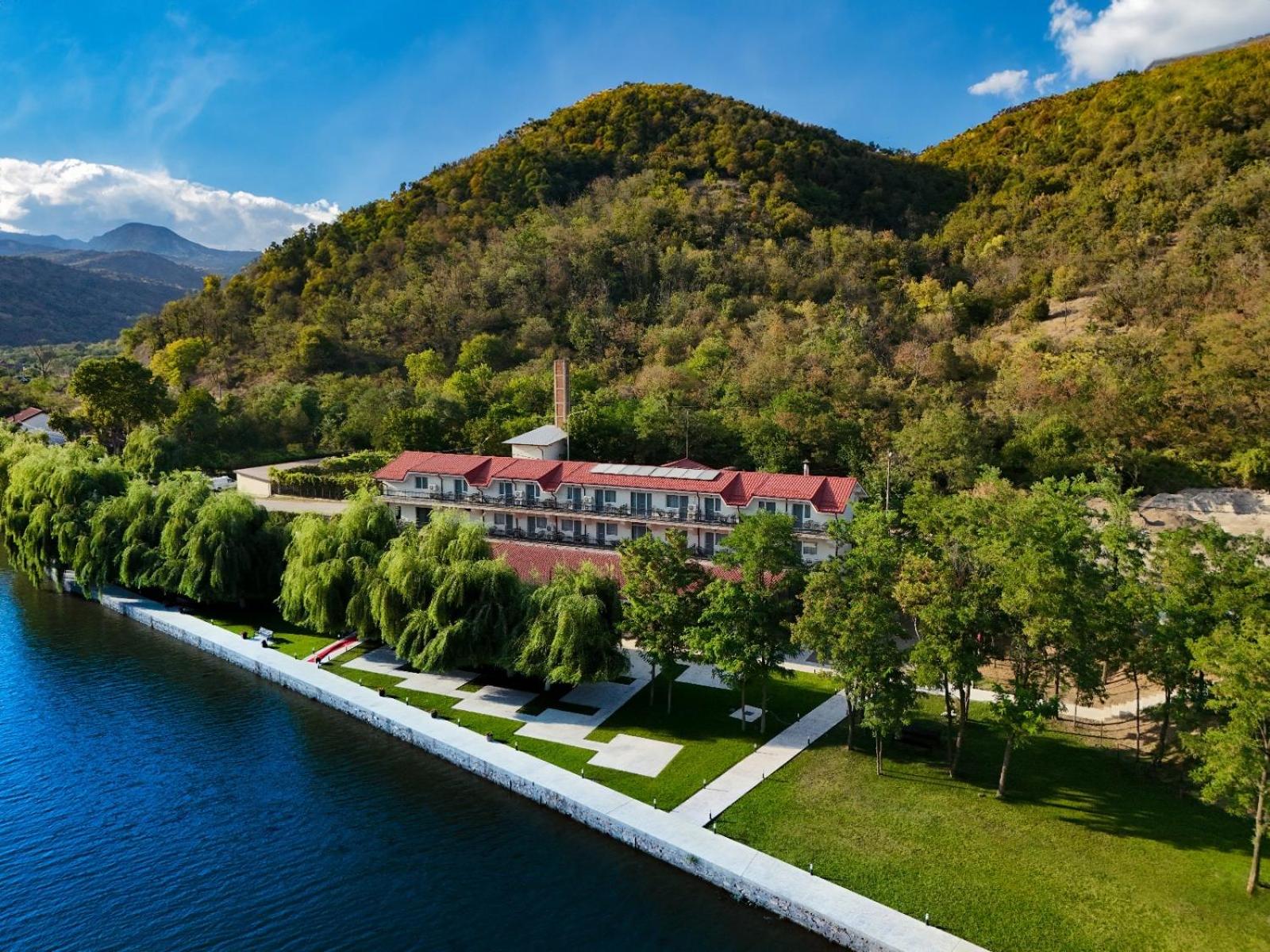 Hotel Vega resort Restaurant & Lodge - Image 1